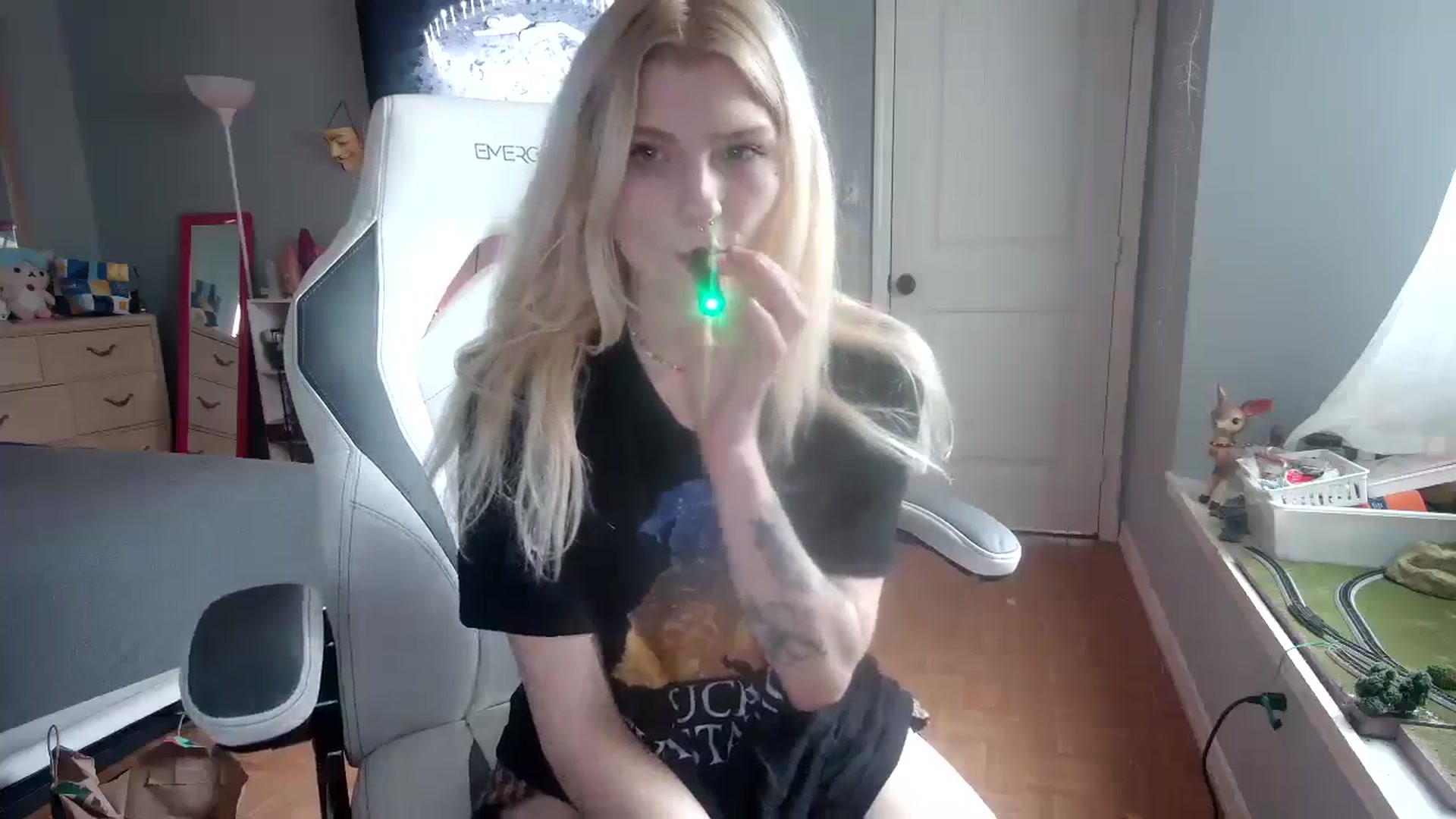 Gallery image thumbnail from DuckChan0's myfreecams stream on, 11/15/2024, 15:25 image 17 of 20