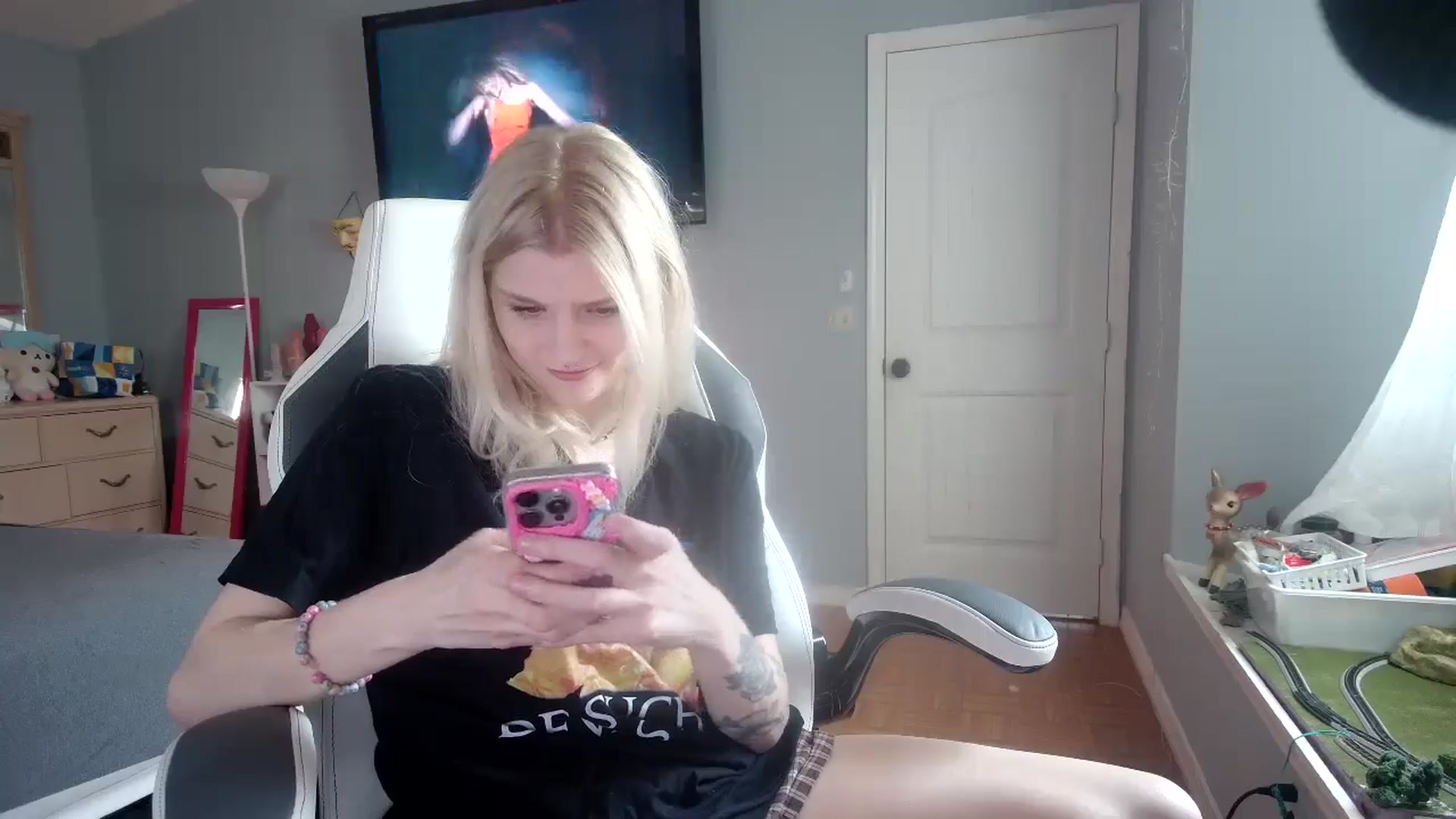 Gallery image thumbnail from DuckChan0's myfreecams stream on, 11/15/2024, 15:25 image 9 of 20