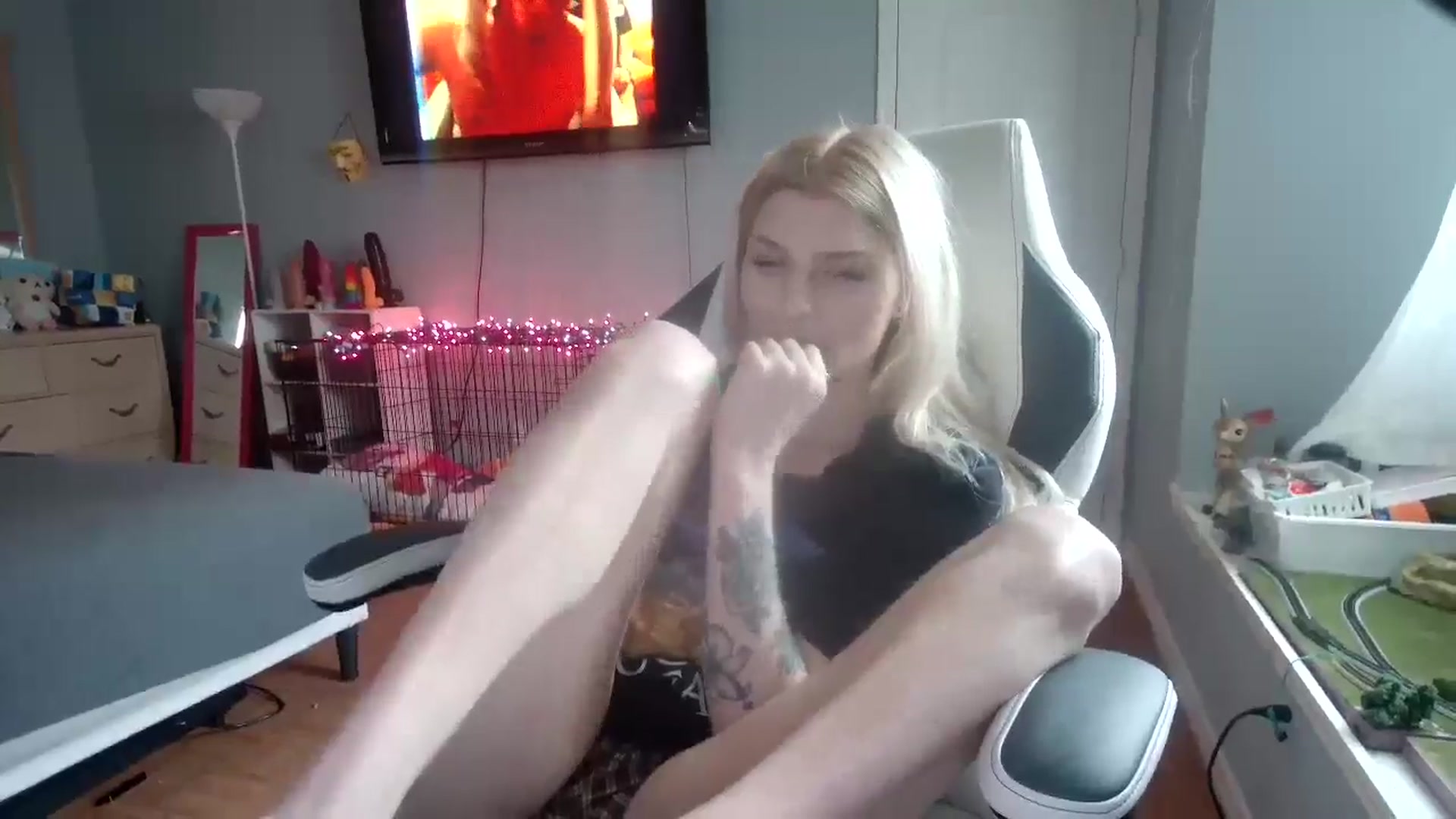 Gallery image thumbnail from DuckChan0's myfreecams stream on, 11/15/2024, 15:25 image 12 of 20