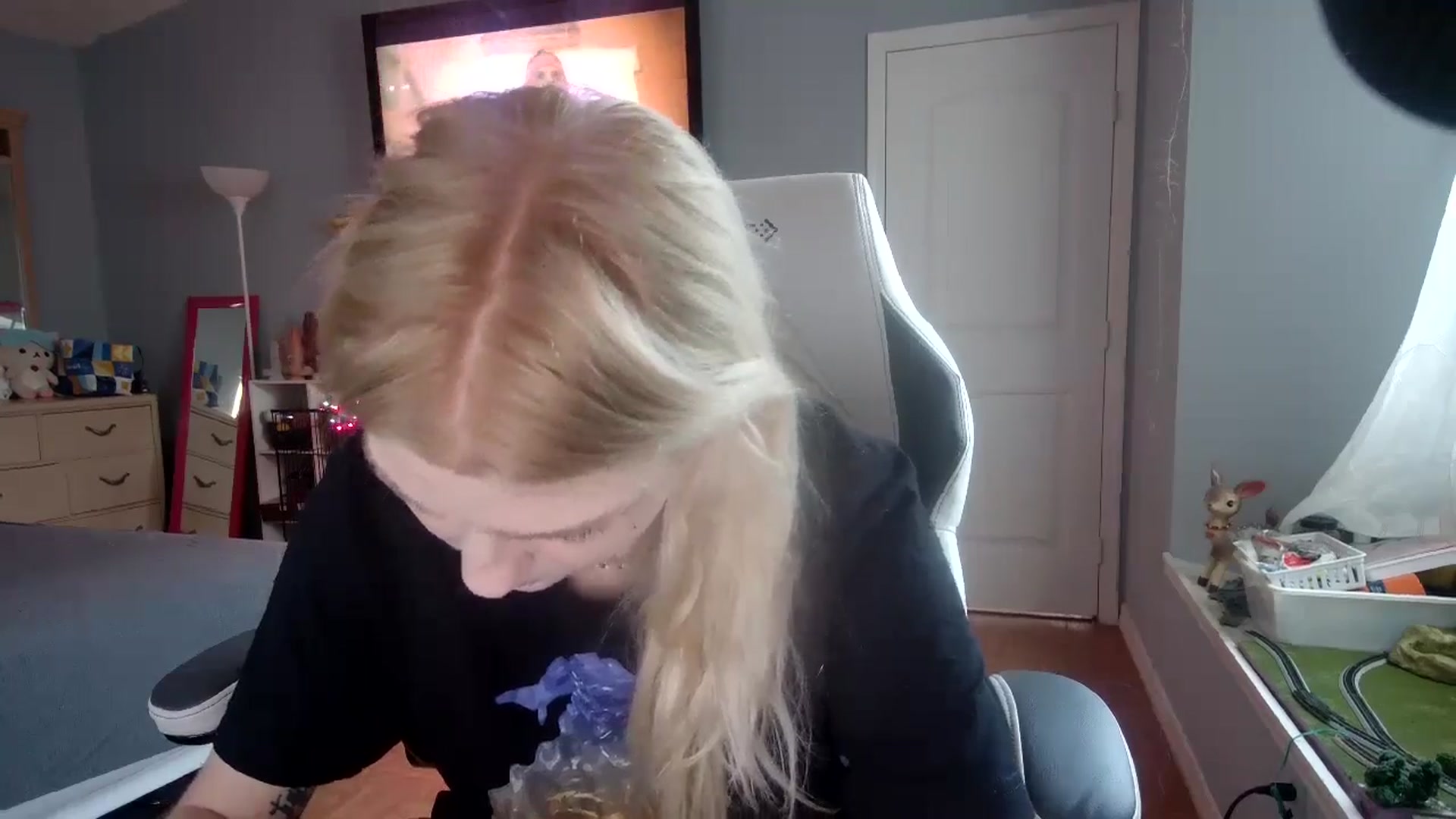 Gallery image thumbnail from DuckChan0's myfreecams stream on, 11/15/2024, 15:25 image 3 of 20