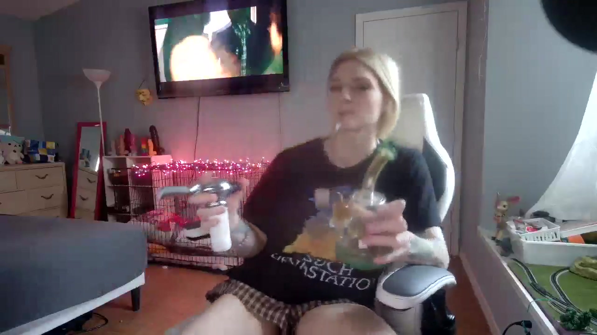 Gallery image thumbnail from DuckChan0's myfreecams stream on, 11/15/2024, 15:25 image 4 of 20