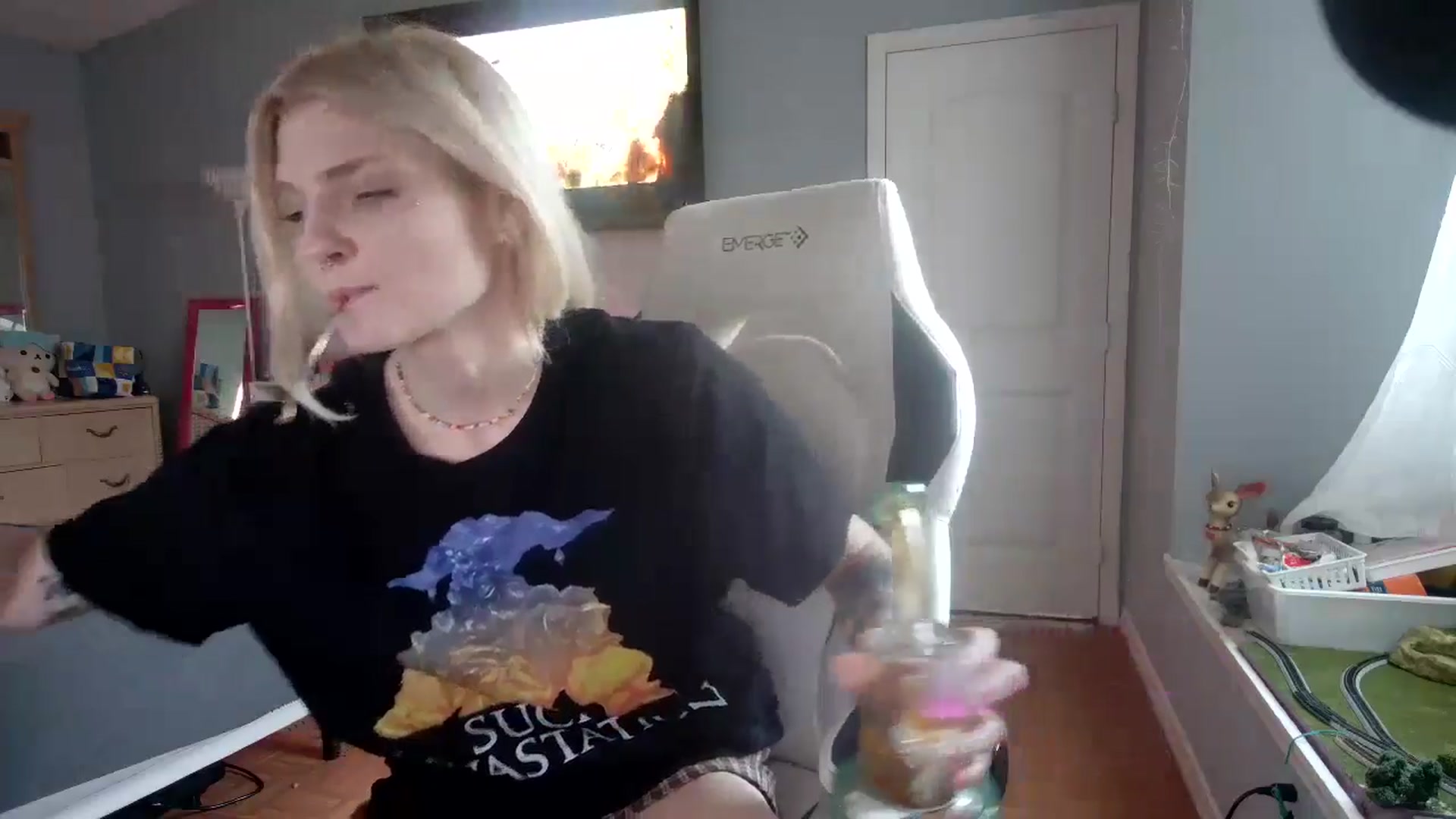 Gallery image thumbnail from DuckChan0's myfreecams stream on, 11/15/2024, 15:25 image 5 of 20