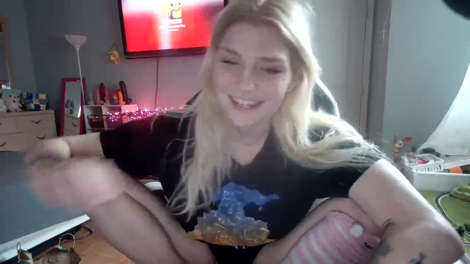 Gallery image thumbnail from DuckChan0's myfreecams stream on, 11/15/2024, 15:48 image 11 of 20