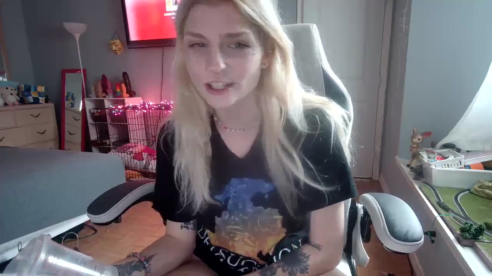 Gallery image thumbnail from DuckChan0's myfreecams stream on, 11/15/2024, 15:48 image 12 of 20