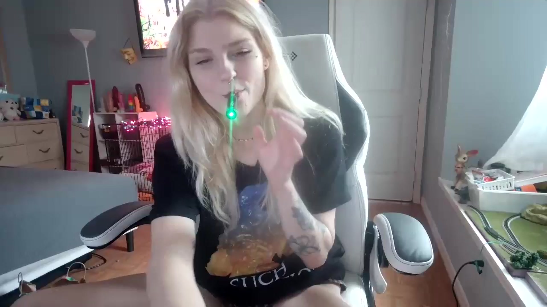 Gallery image thumbnail from DuckChan0's myfreecams stream on, 11/15/2024, 15:48 image 6 of 20