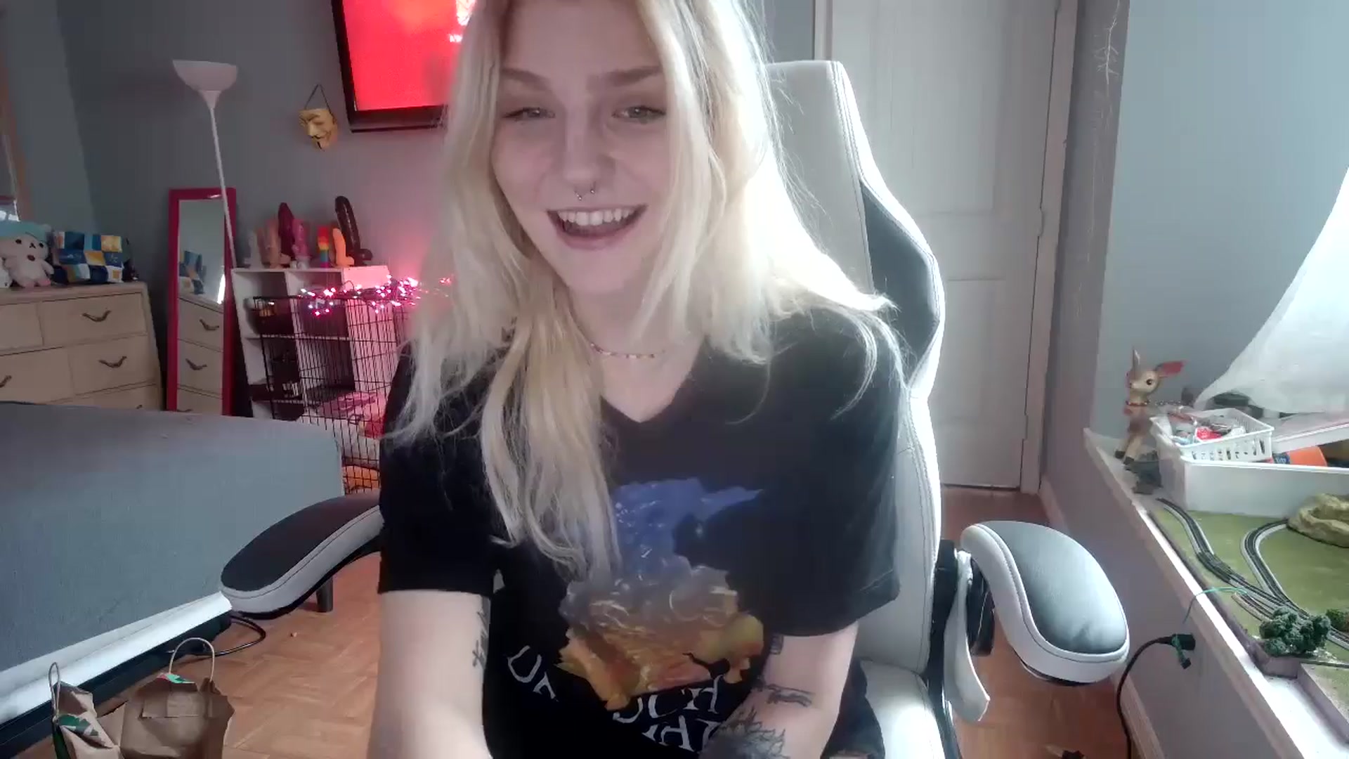 Gallery image thumbnail from DuckChan0's myfreecams stream on, 11/15/2024, 15:48 image 17 of 20