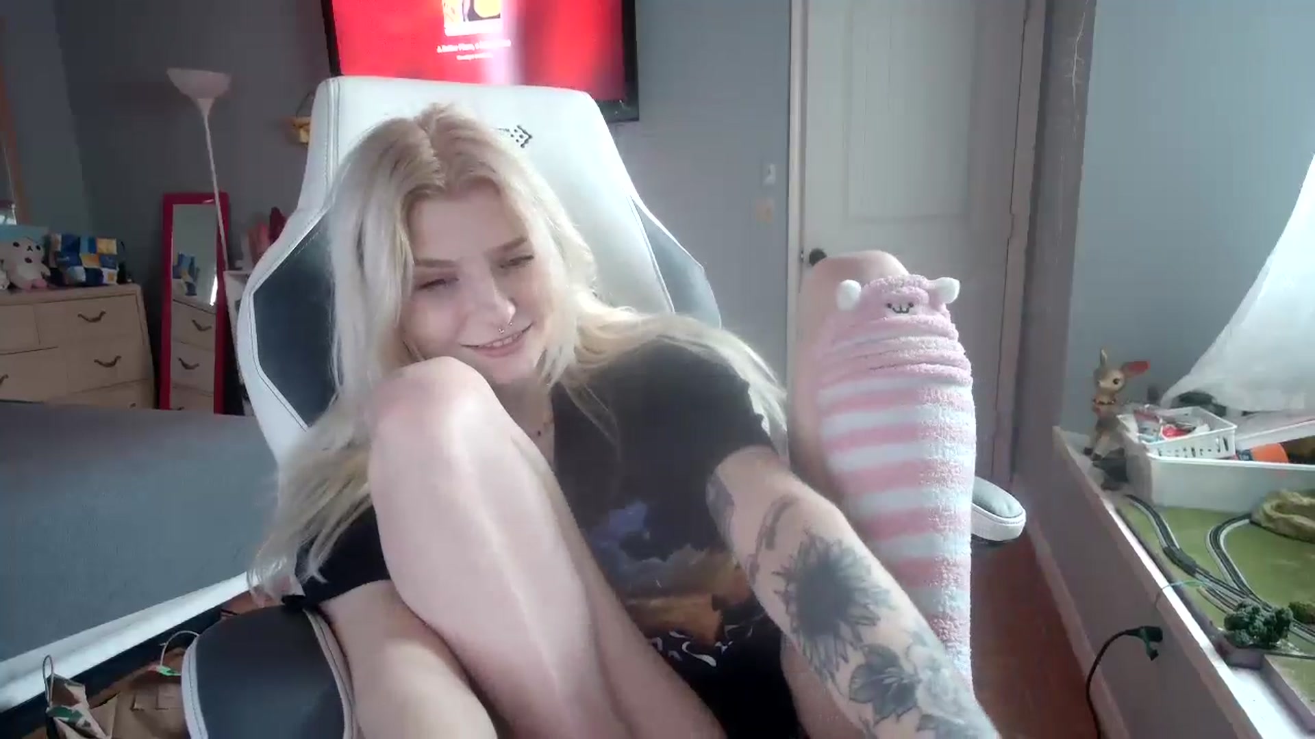 Gallery image thumbnail from DuckChan0's myfreecams stream on, 11/15/2024, 15:48 image 9 of 20