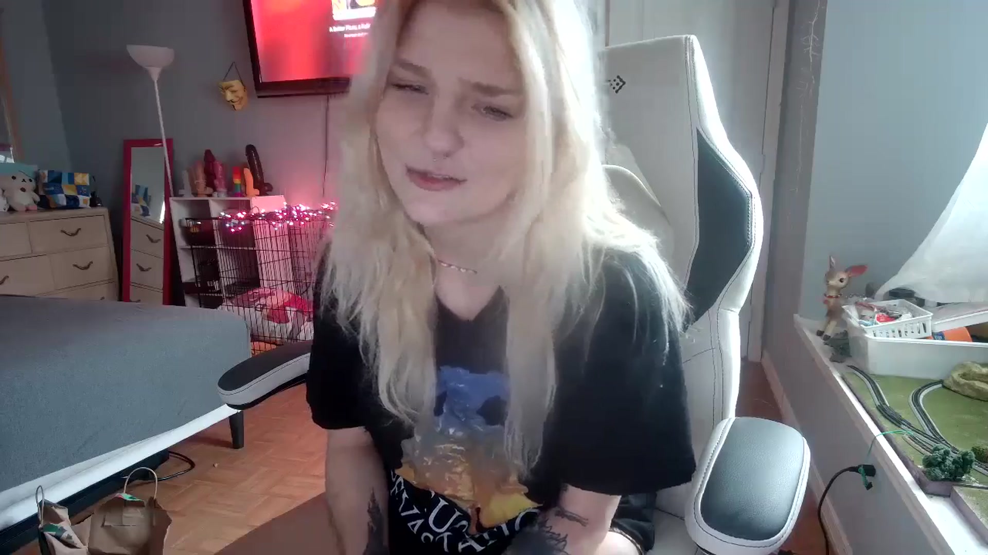 Gallery image thumbnail from DuckChan0's myfreecams stream on, 11/15/2024, 15:48 image 14 of 20