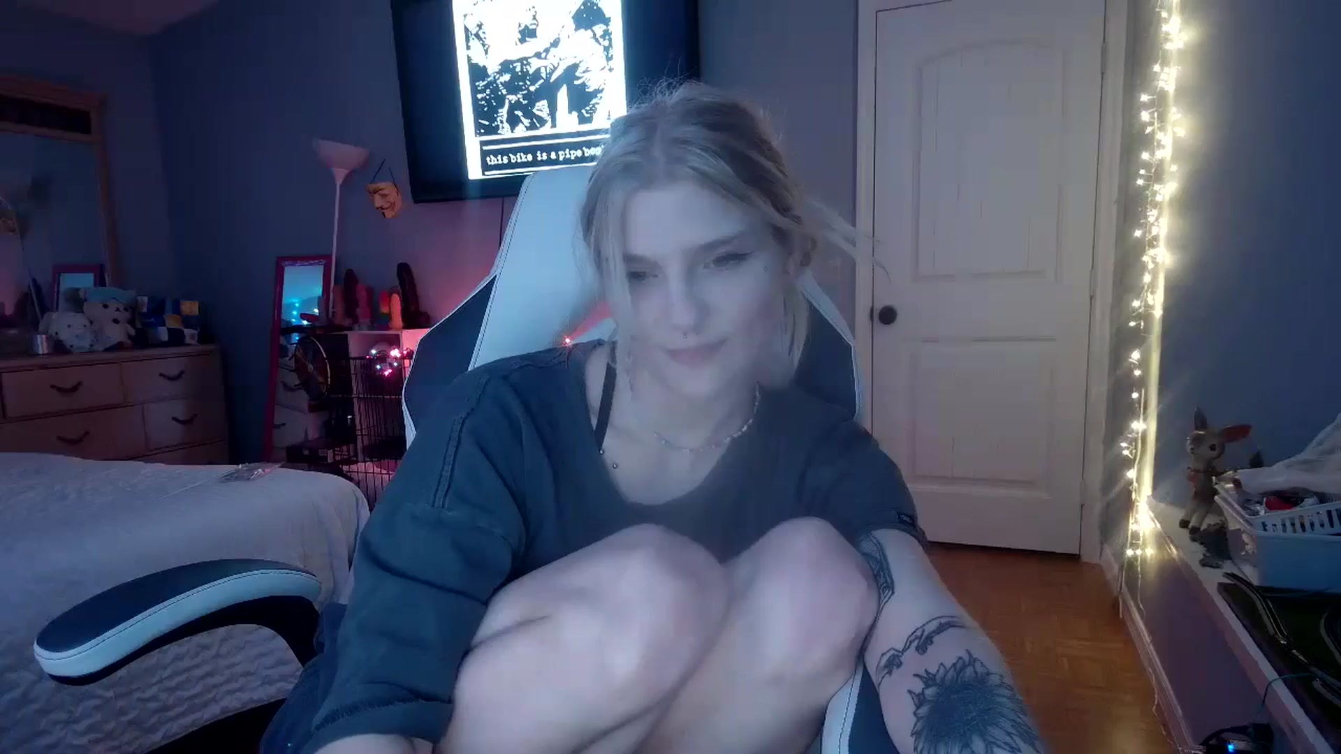 Gallery image thumbnail from DuckChan0's myfreecams stream on, 11/17/2024, 24:33 image 11 of 20