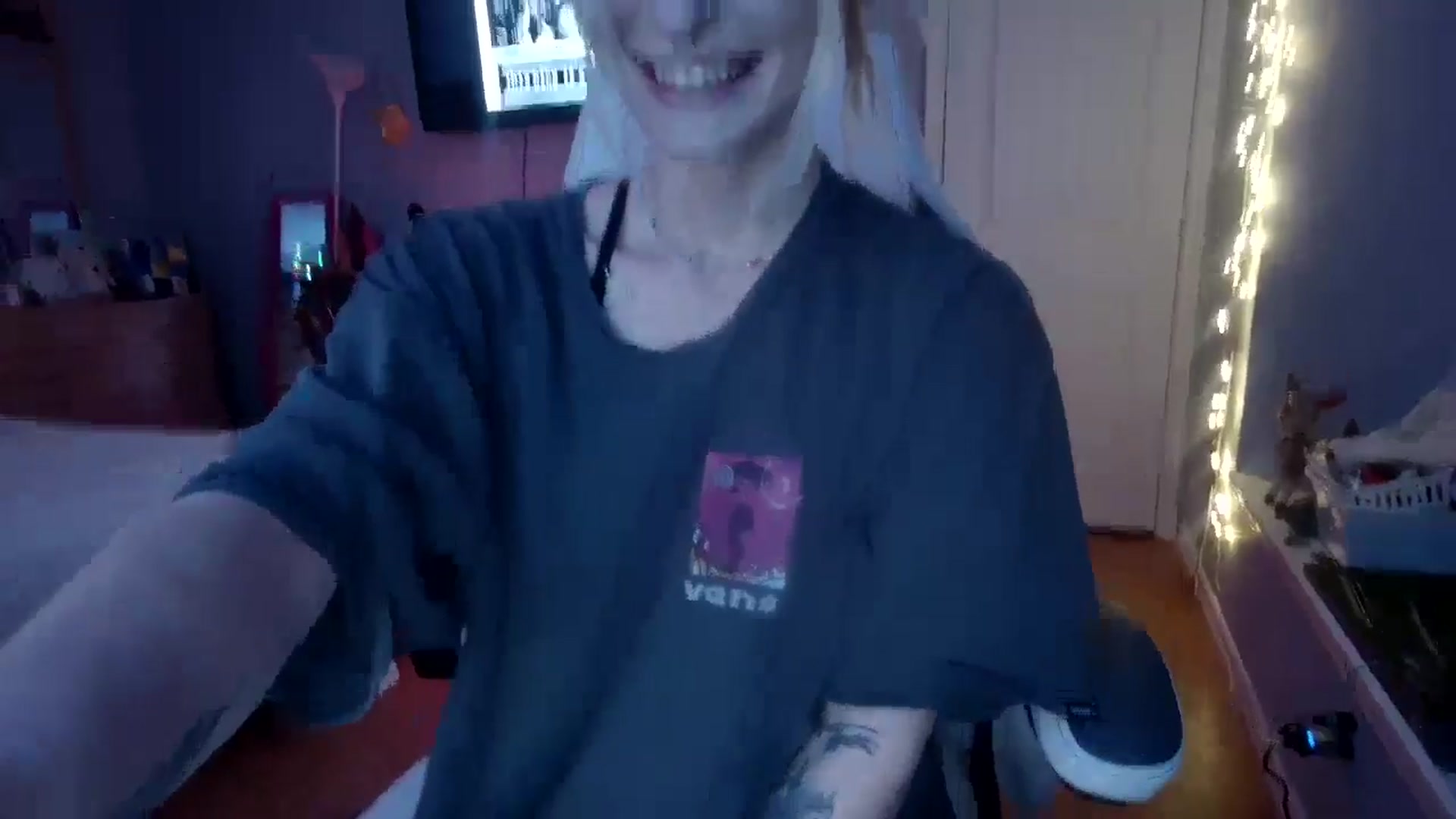 Gallery image thumbnail from DuckChan0's myfreecams stream on, 11/17/2024, 24:33 image 14 of 20