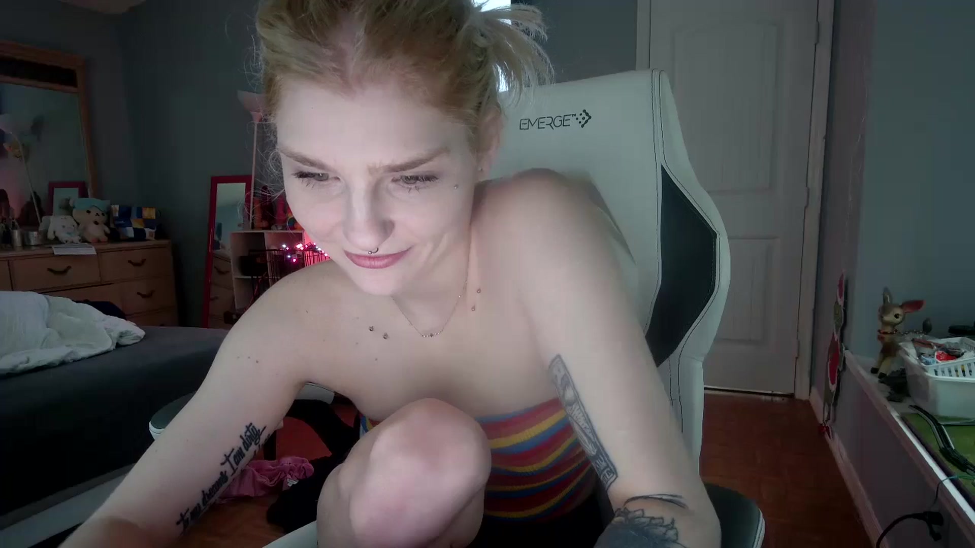 Gallery image thumbnail from DuckChan0's myfreecams stream on, 11/18/2024, 14:36 image 6 of 20
