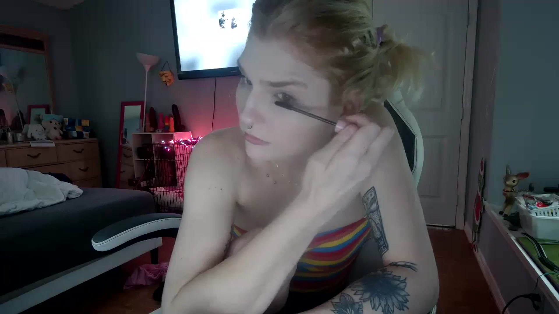 Gallery image thumbnail from DuckChan0's myfreecams stream on, 11/18/2024, 14:36 image 4 of 20