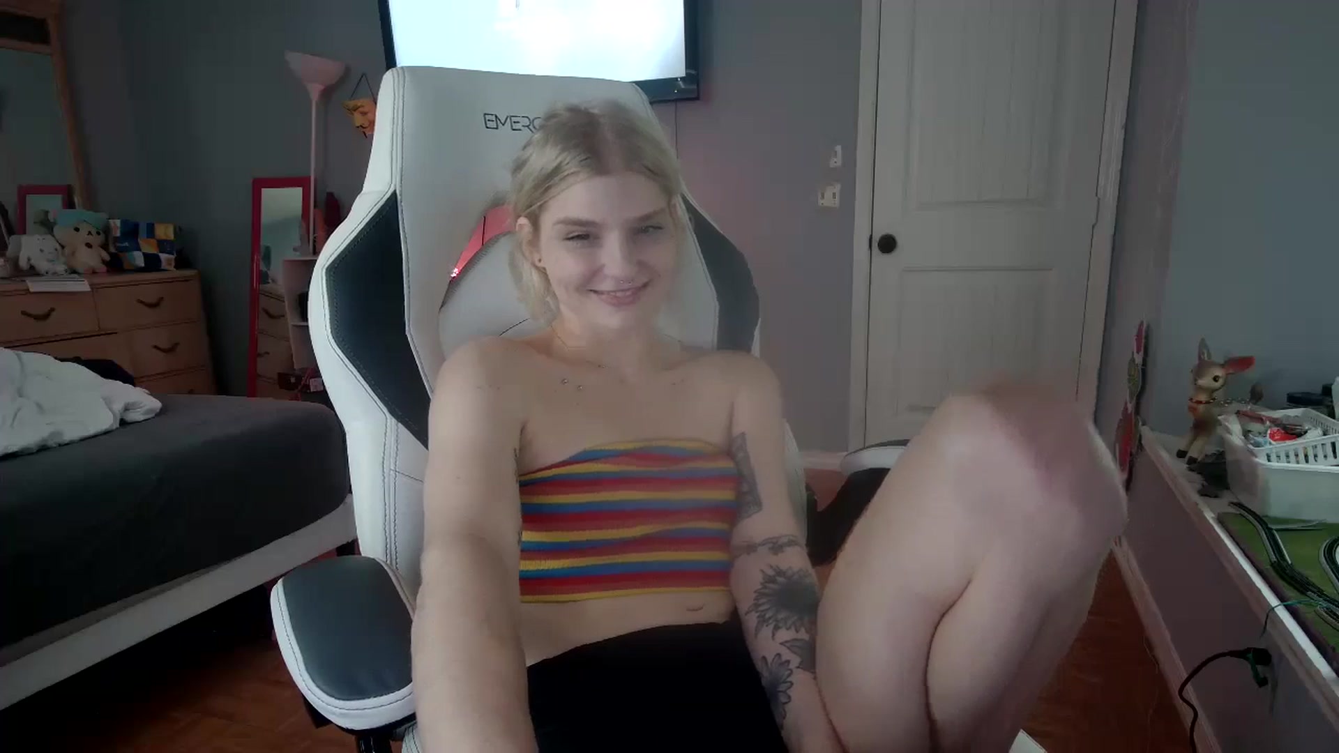 Gallery image thumbnail from DuckChan0's myfreecams stream on, 11/18/2024, 15:38 image 12 of 20