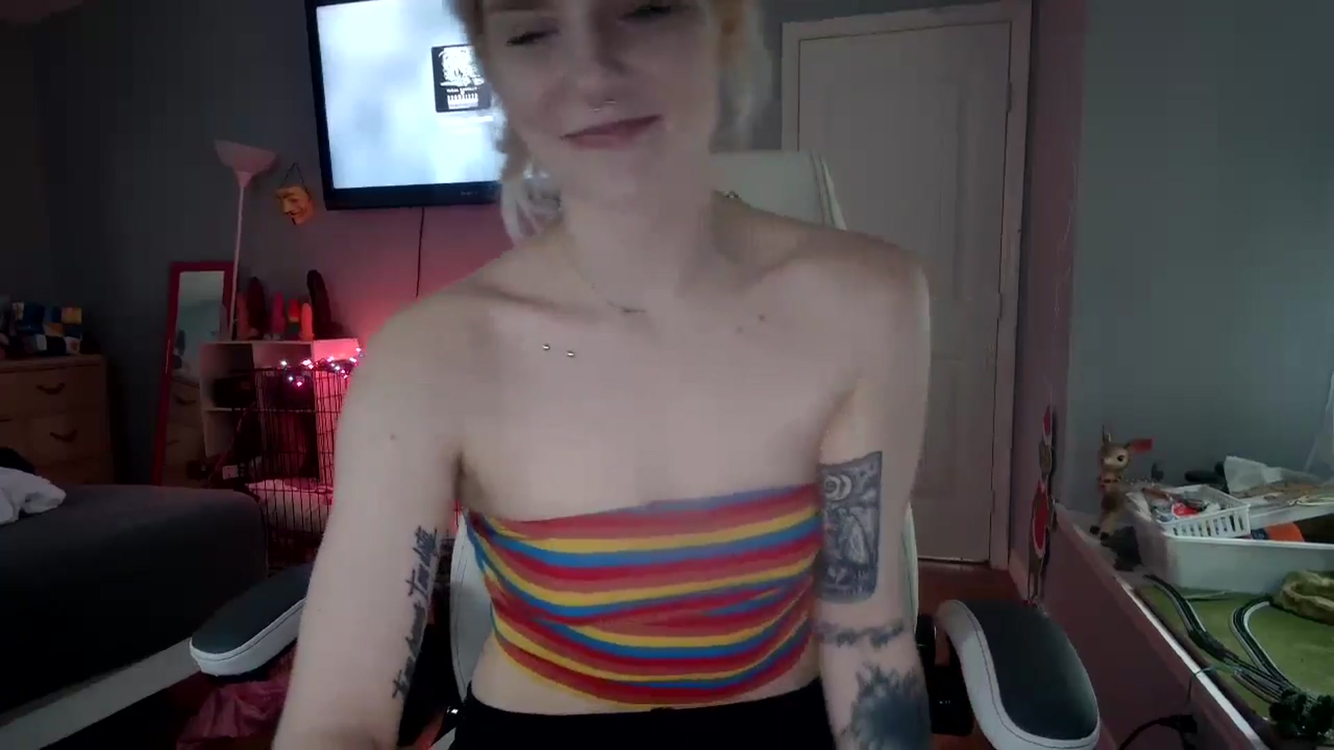 Gallery image thumbnail from DuckChan0's myfreecams stream on, 11/18/2024, 15:38 image 7 of 20