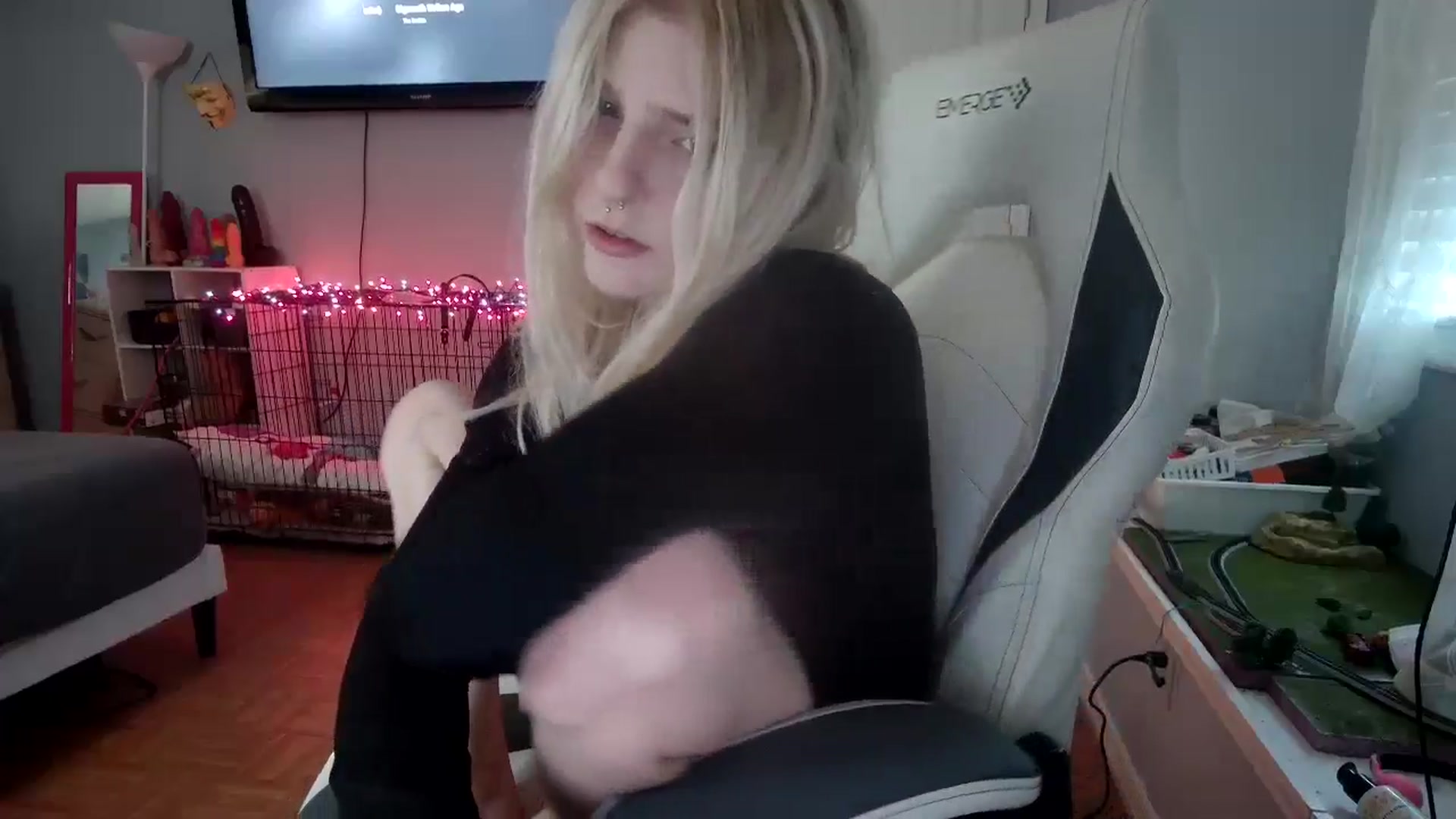 Gallery image thumbnail from DuckChan0's myfreecams stream on, 11/18/2024, 16:05 image 4 of 20