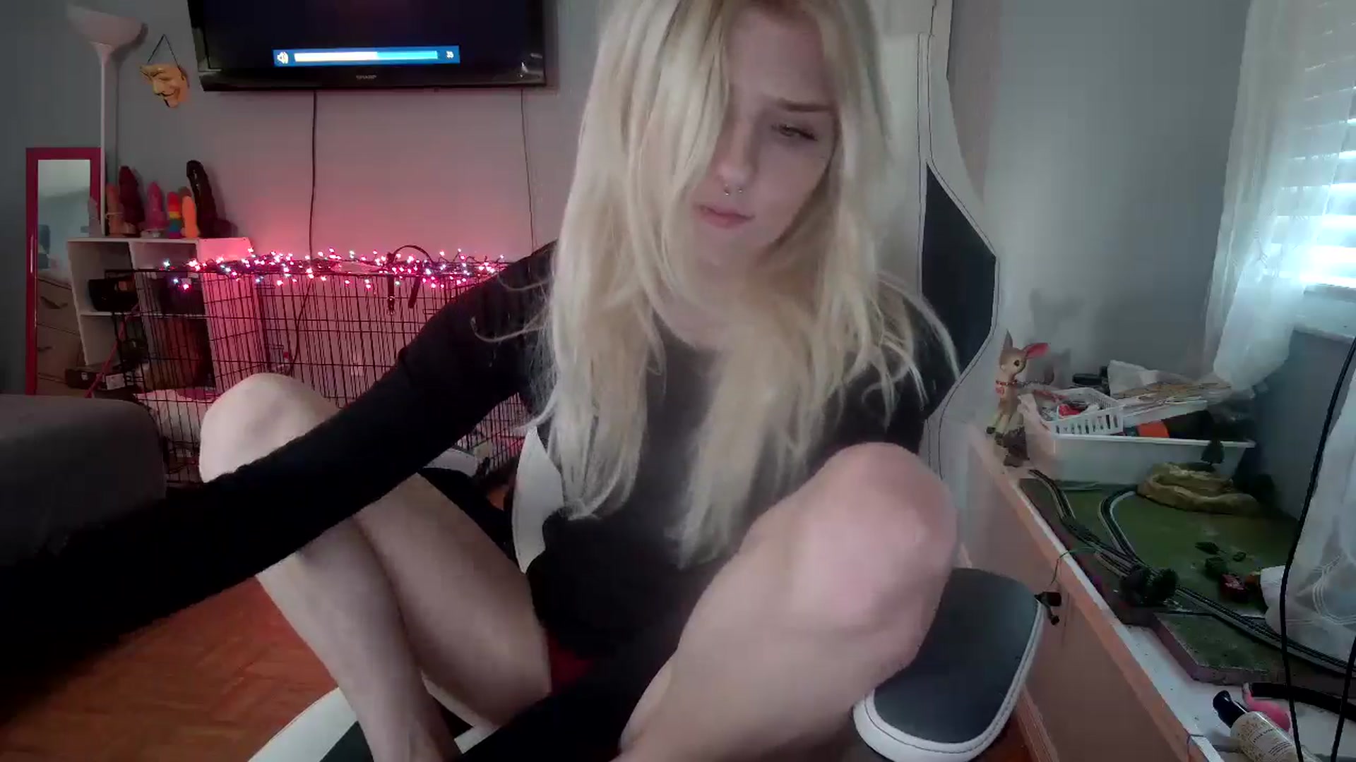 Gallery image thumbnail from DuckChan0's myfreecams stream on, 11/18/2024, 16:05 image 5 of 20