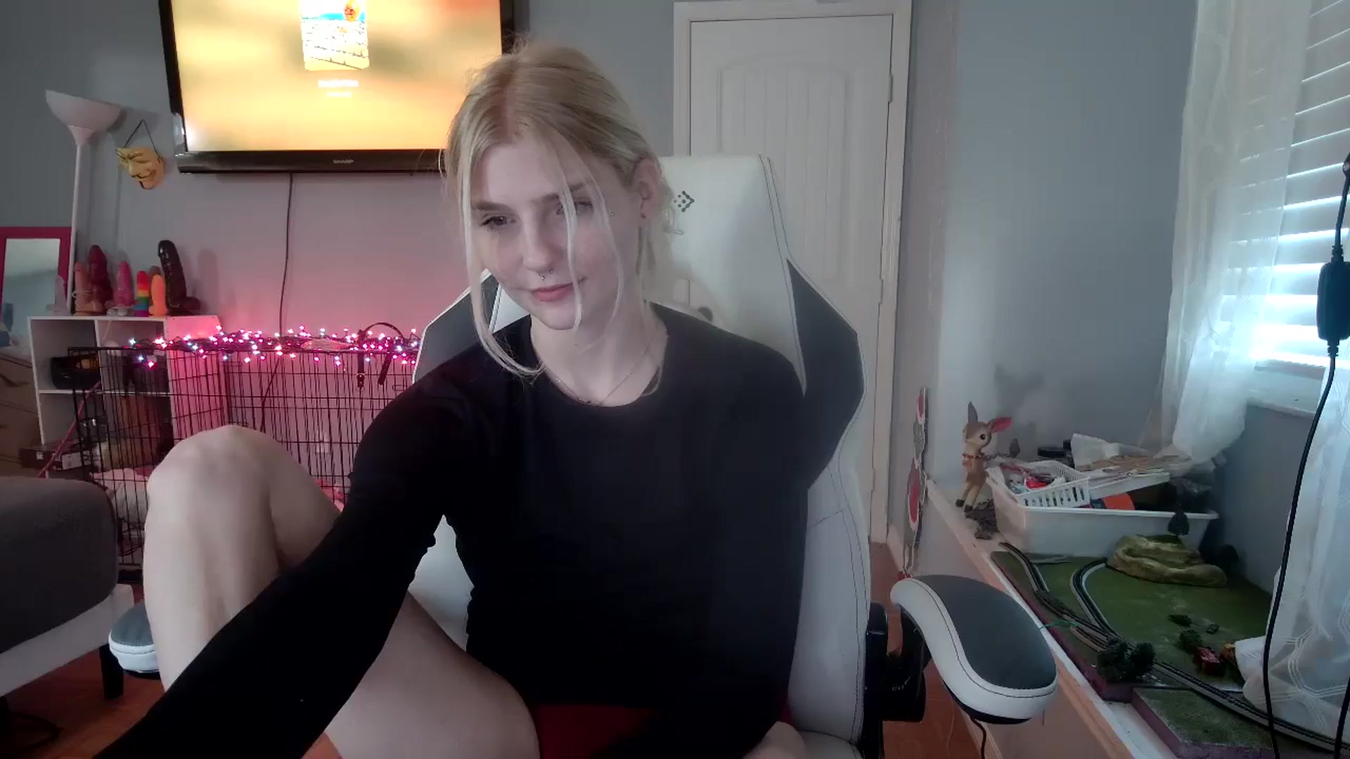 Gallery image thumbnail from DuckChan0's myfreecams stream on, 11/18/2024, 16:05 image 1 of 20