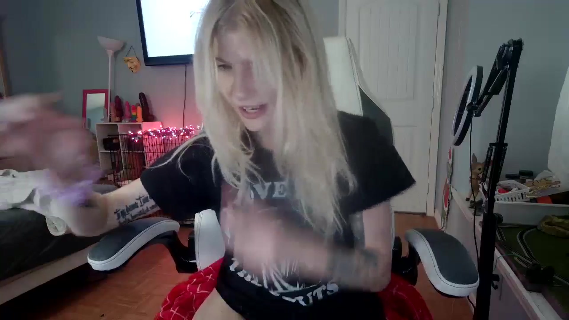 Gallery image thumbnail from DuckChan0's myfreecams stream on, 11/19/2024, 15:21 image 6 of 20