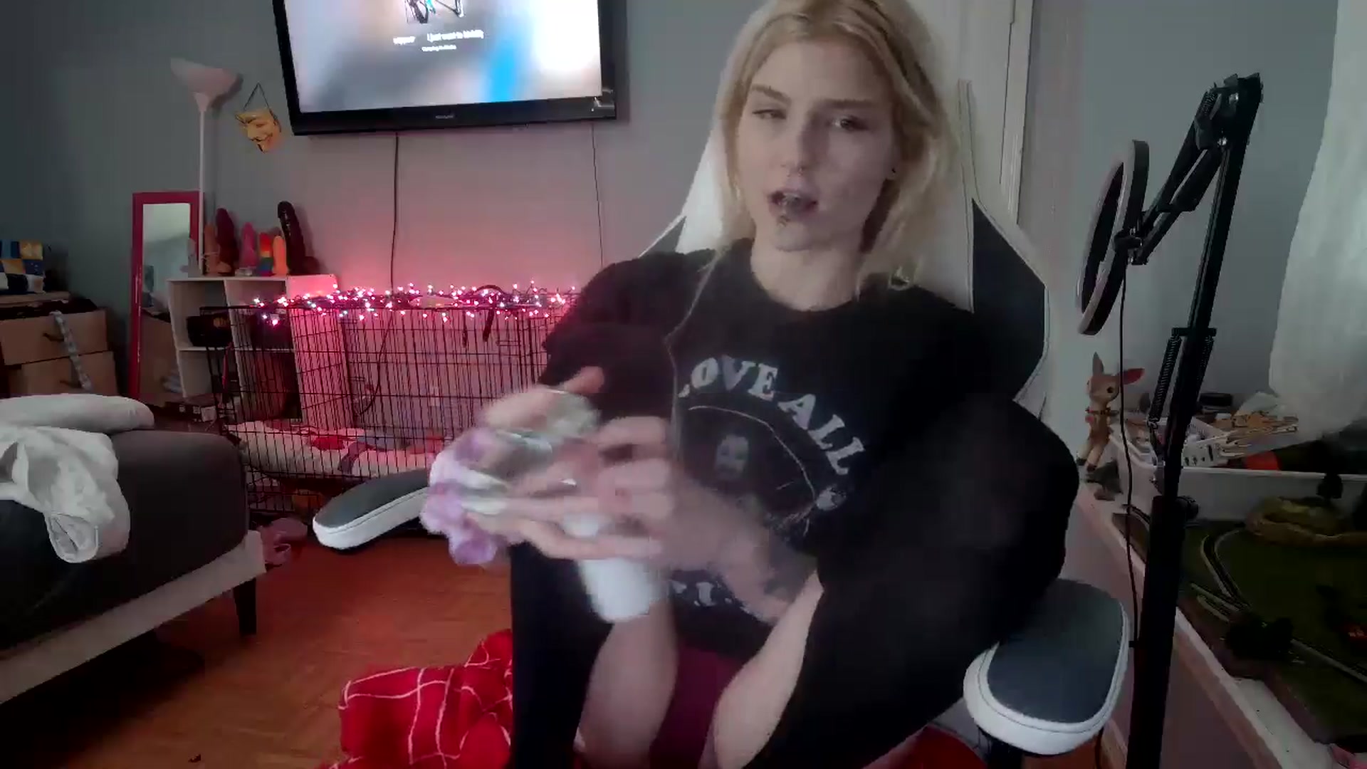Gallery image thumbnail from DuckChan0's myfreecams stream on, 11/19/2024, 15:21 image 13 of 20
