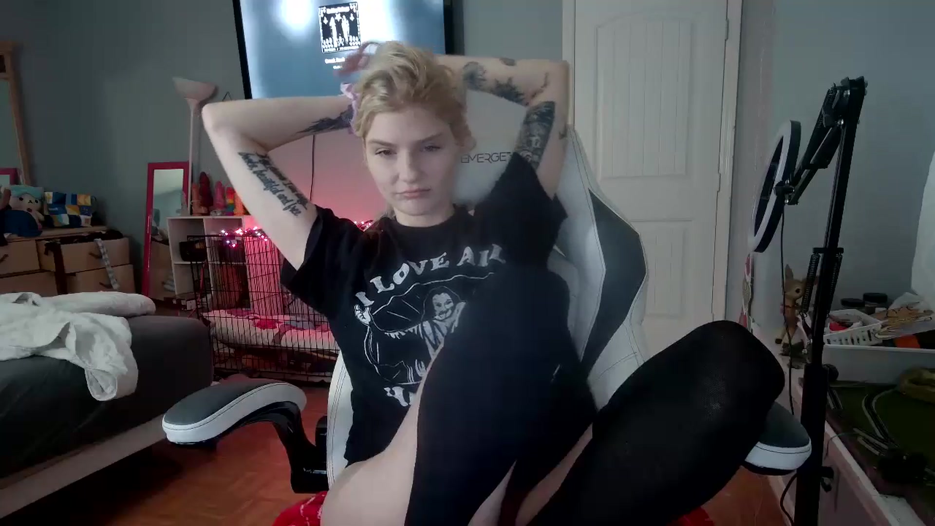 Gallery image thumbnail from DuckChan0's myfreecams stream on, 11/19/2024, 15:21 image 7 of 20