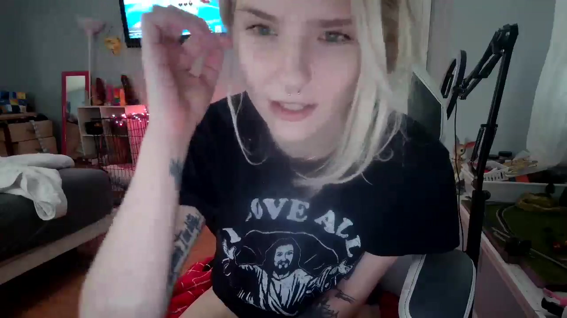 Gallery image thumbnail from DuckChan0's myfreecams stream on, 11/19/2024, 15:21 image 10 of 20