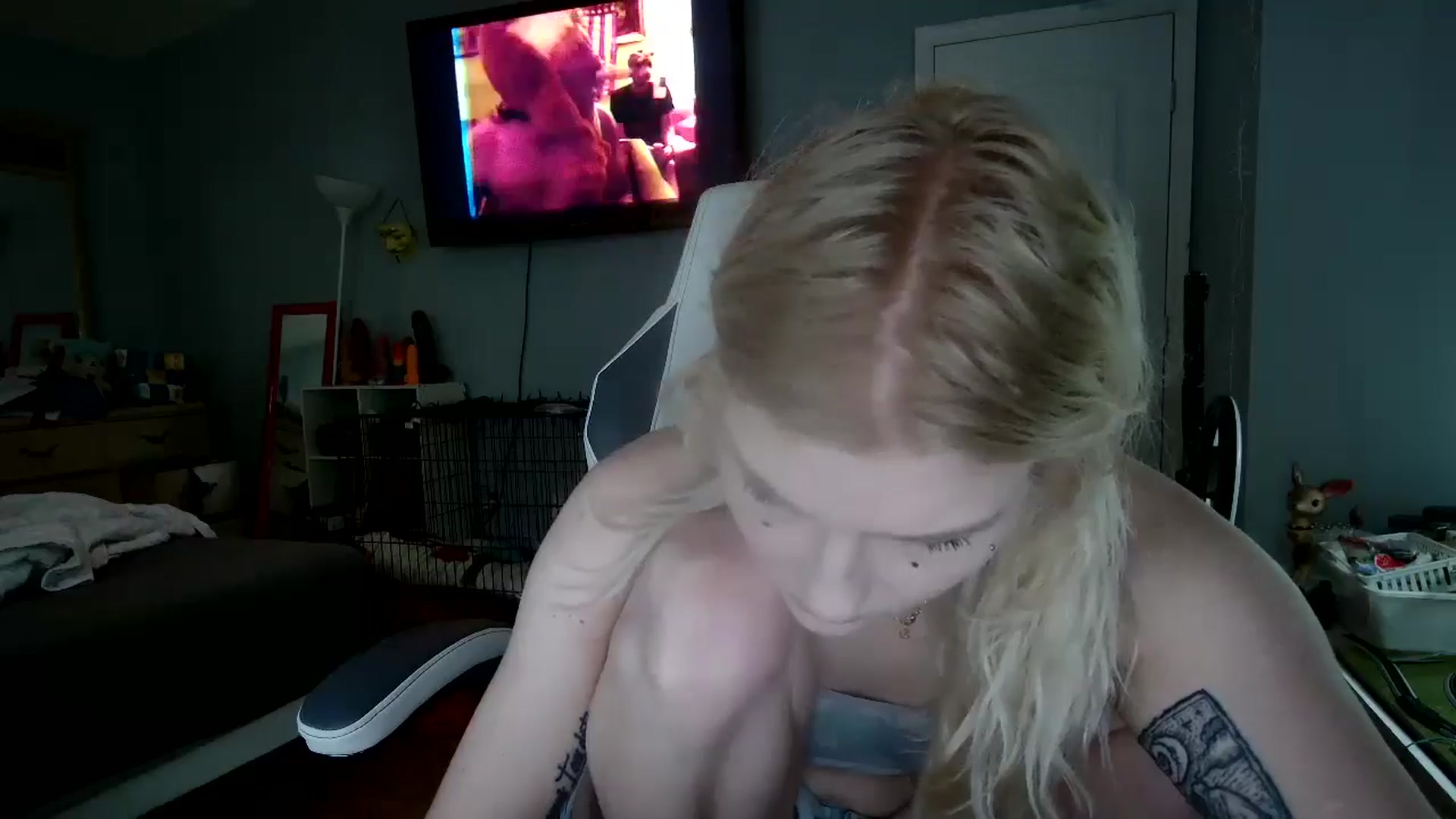 Gallery image thumbnail from DuckChan0's myfreecams stream on, 11/20/2024, 14:03 image 18 of 20