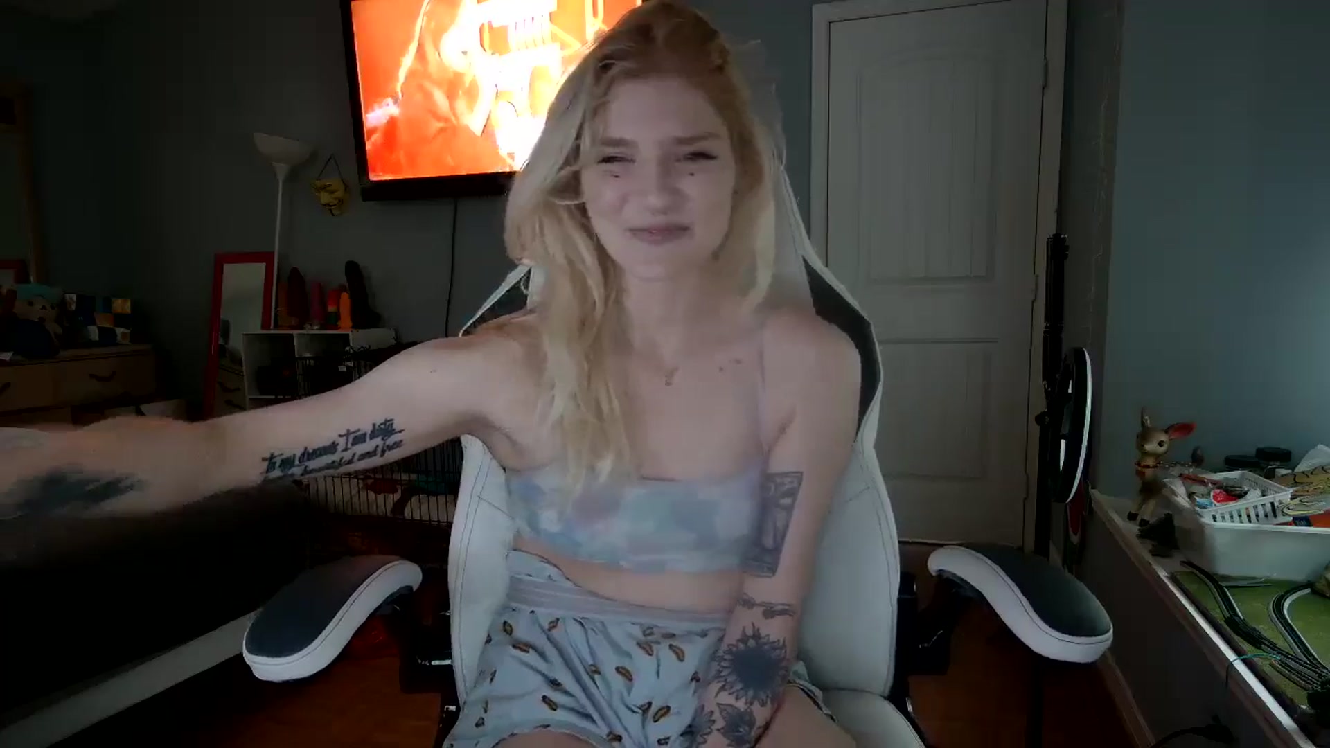 Gallery image thumbnail from DuckChan0's myfreecams stream on, 11/20/2024, 14:34 image 3 of 20