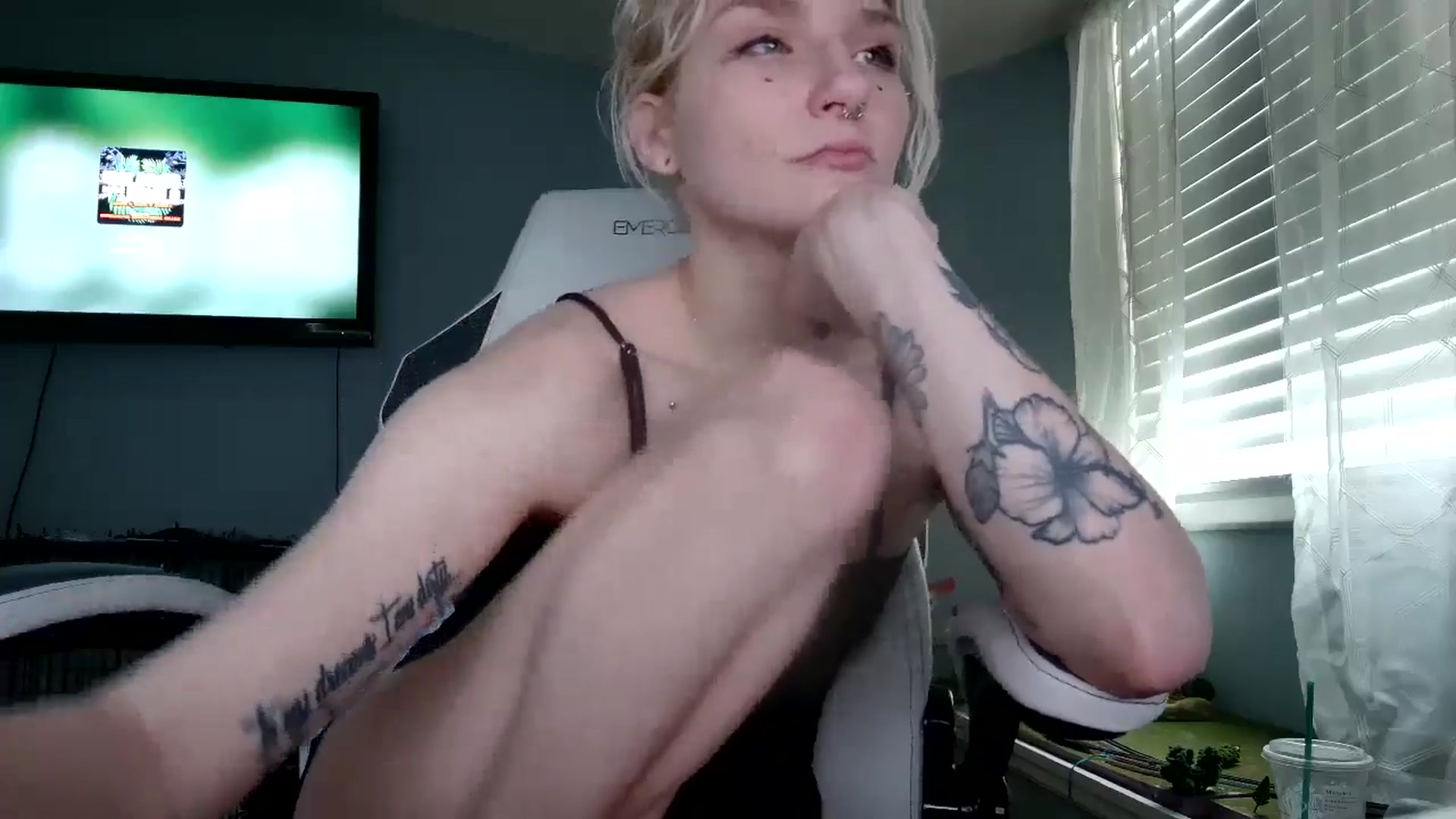 Gallery image thumbnail from DuckChan0's myfreecams stream on, 11/20/2024, 17:19 image 3 of 20