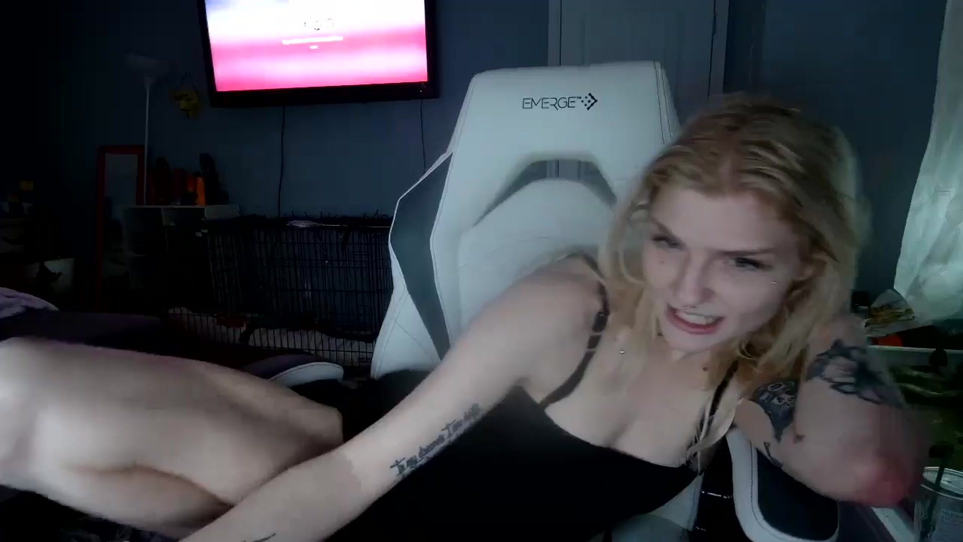 Gallery image thumbnail from DuckChan0's myfreecams stream on, 11/20/2024, 17:19 image 13 of 20
