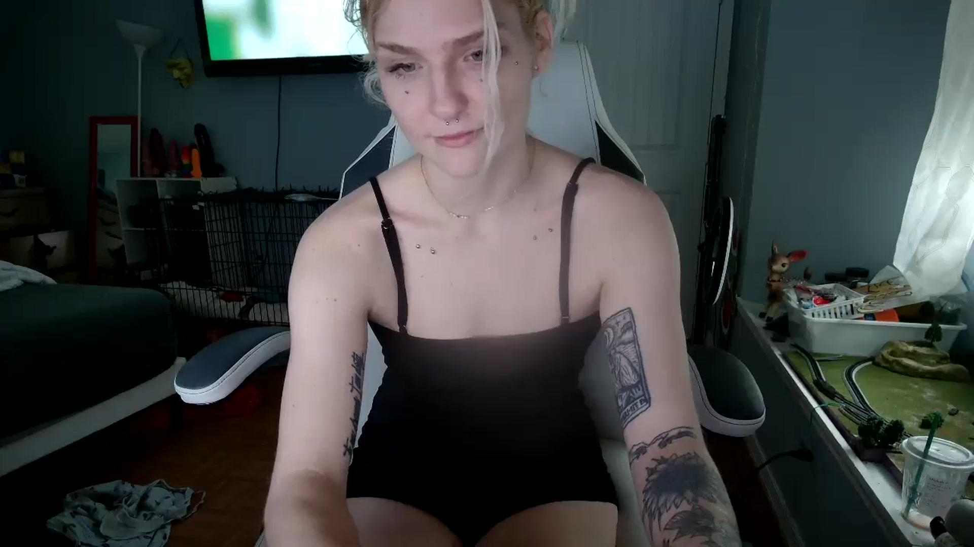 Gallery image thumbnail from DuckChan0's myfreecams stream on, 11/20/2024, 17:19 image 4 of 20