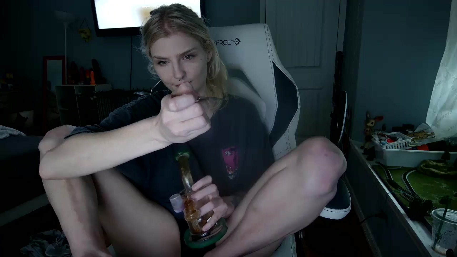 Gallery image thumbnail from DuckChan0's myfreecams stream on, 11/20/2024, 17:57 image 17 of 20