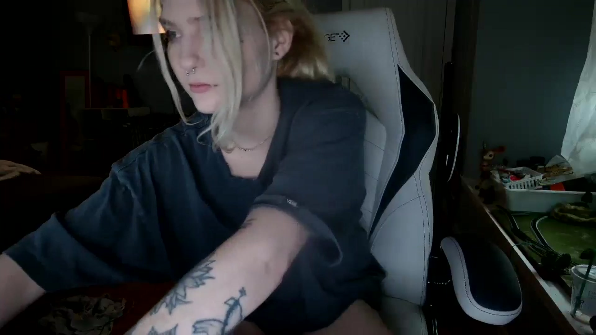 Gallery image thumbnail from DuckChan0's myfreecams stream on, 11/20/2024, 17:57 image 4 of 20