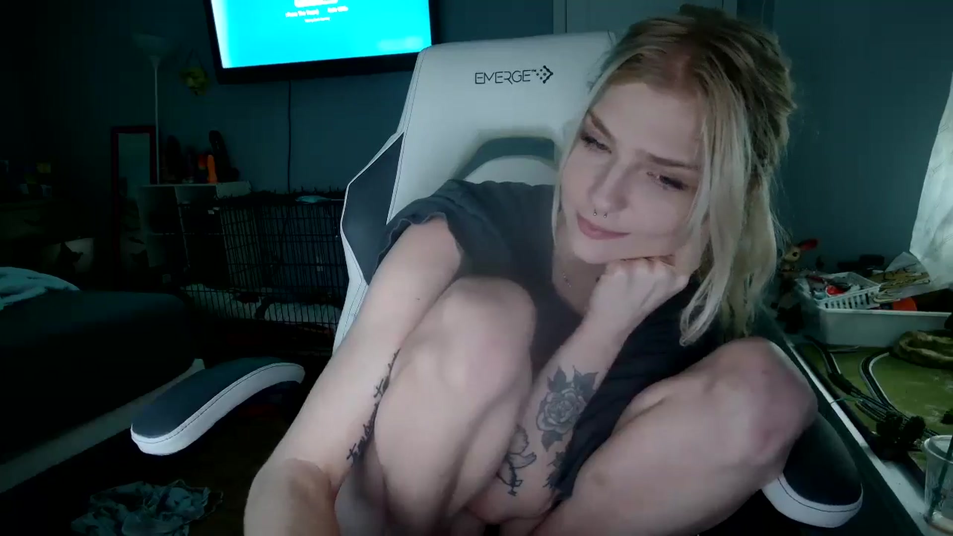Gallery image thumbnail from DuckChan0's myfreecams stream on, 11/20/2024, 17:57 image 9 of 20