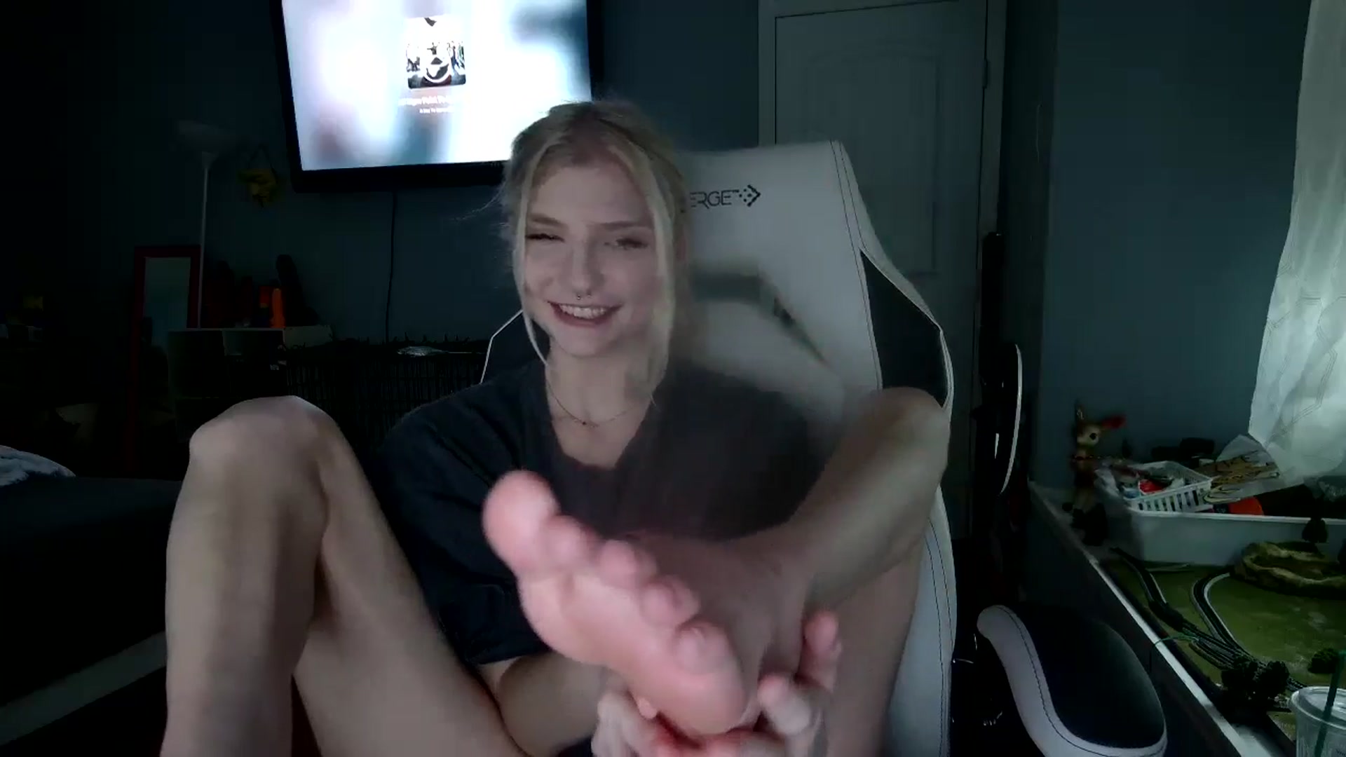 Gallery image thumbnail from DuckChan0's myfreecams stream on, 11/20/2024, 17:57 image 6 of 20