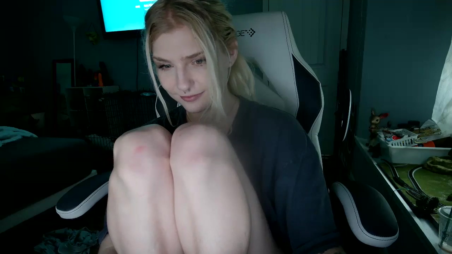 Gallery image thumbnail from DuckChan0's myfreecams stream on, 11/20/2024, 17:57 image 8 of 20