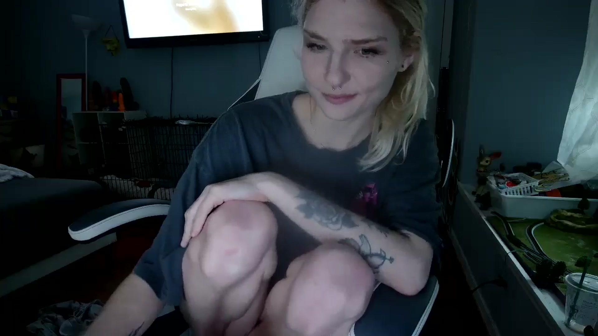 Gallery image thumbnail from DuckChan0's myfreecams stream on, 11/20/2024, 17:57 image 16 of 20