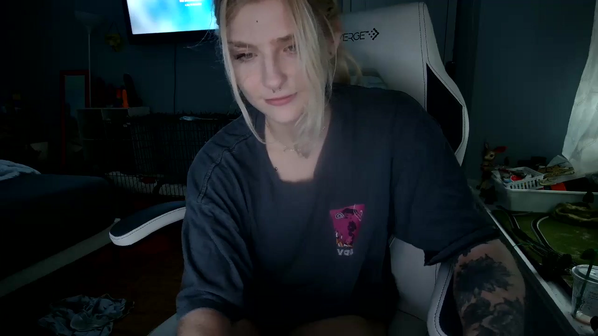 Gallery image thumbnail from DuckChan0's myfreecams stream on, 11/20/2024, 17:57 image 2 of 20