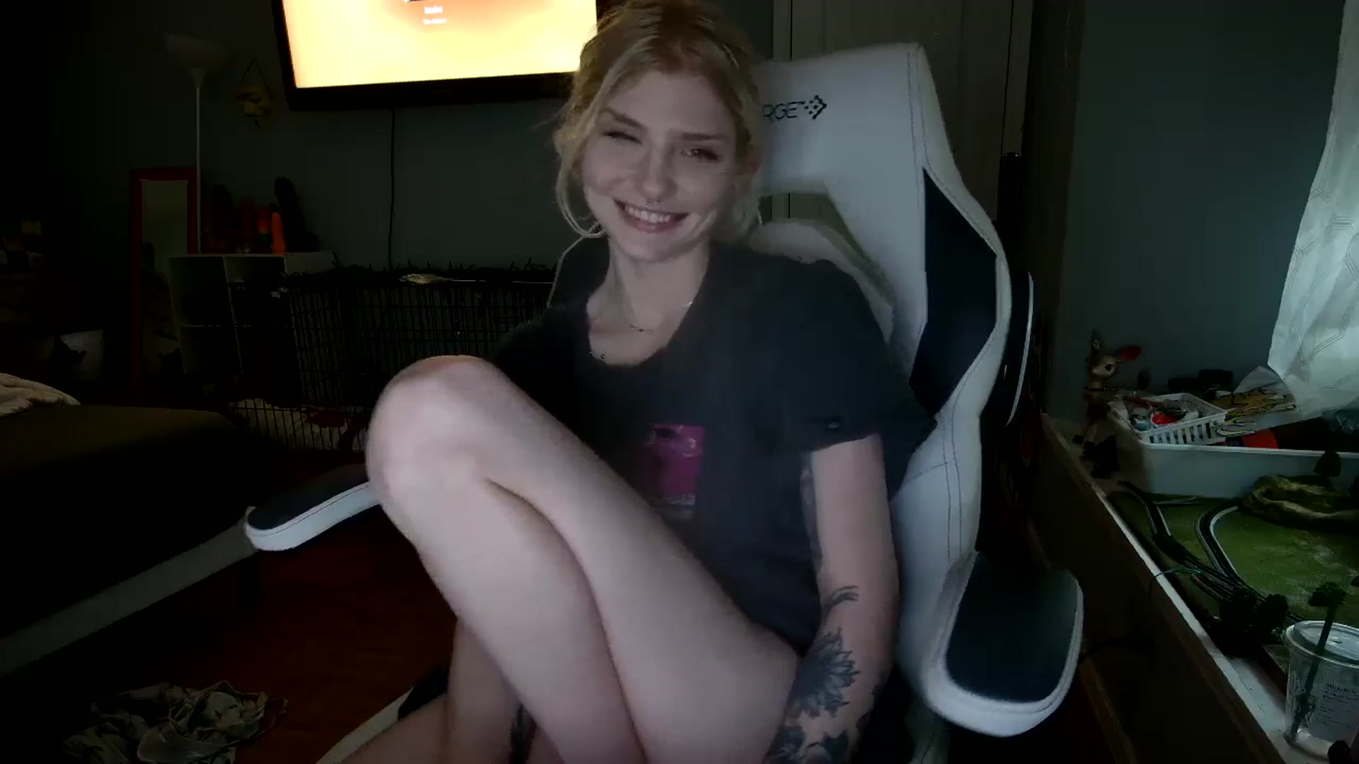 Gallery image thumbnail from DuckChan0's myfreecams stream on, 11/20/2024, 17:57 image 19 of 20