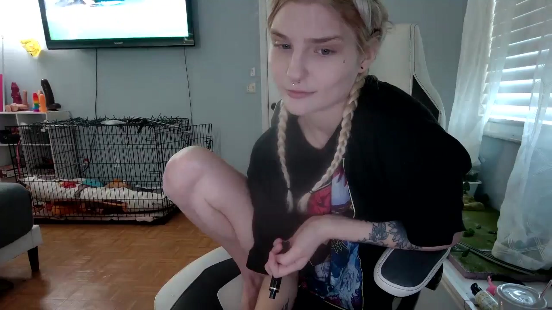 Gallery image thumbnail from DuckChan0's myfreecams stream on, 11/21/2024, 16:21 image 13 of 20