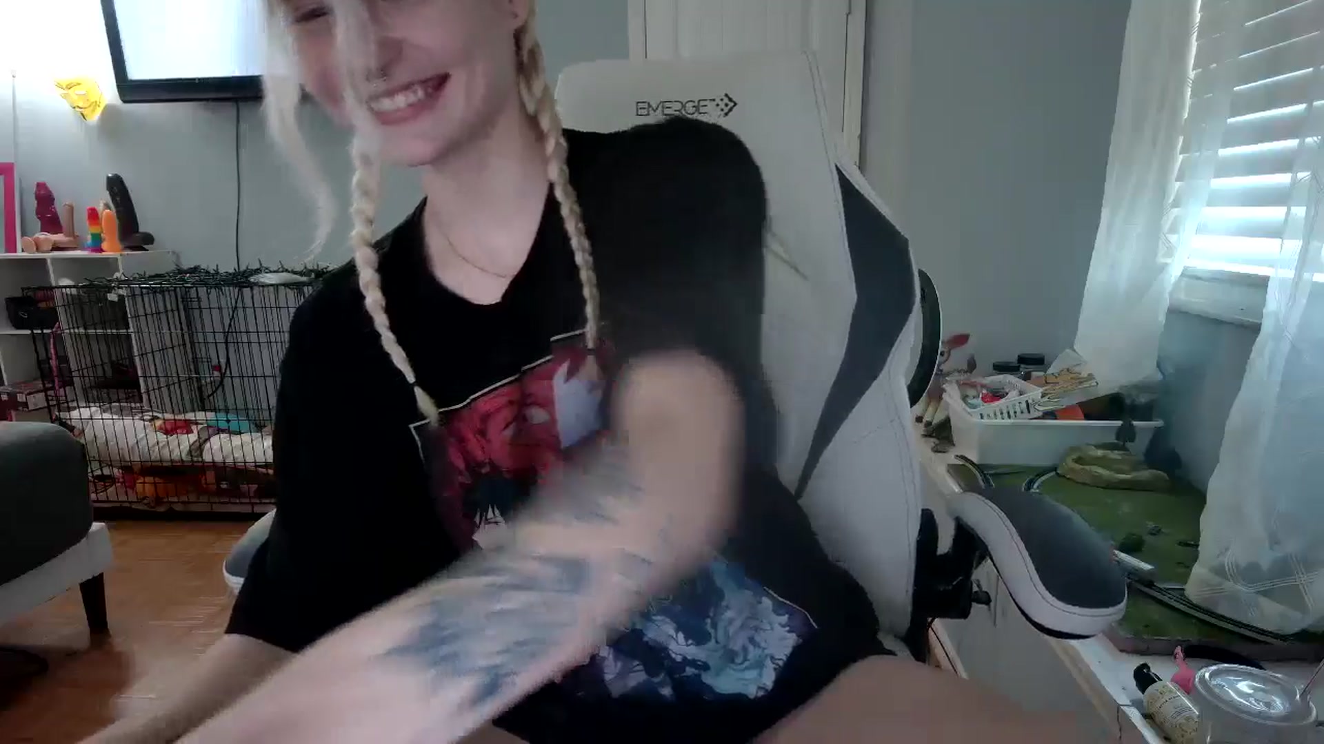 Gallery image thumbnail from DuckChan0's myfreecams stream on, 11/21/2024, 16:21 image 16 of 20
