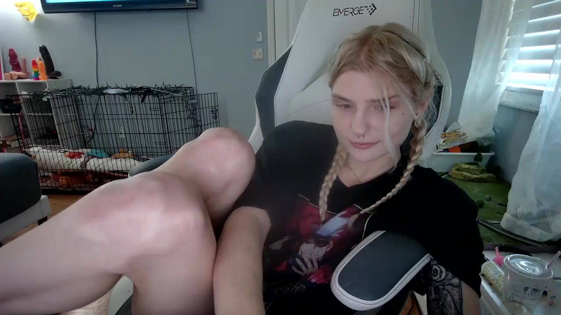 Gallery image thumbnail from DuckChan0's myfreecams stream on, 11/21/2024, 16:21 image 14 of 20