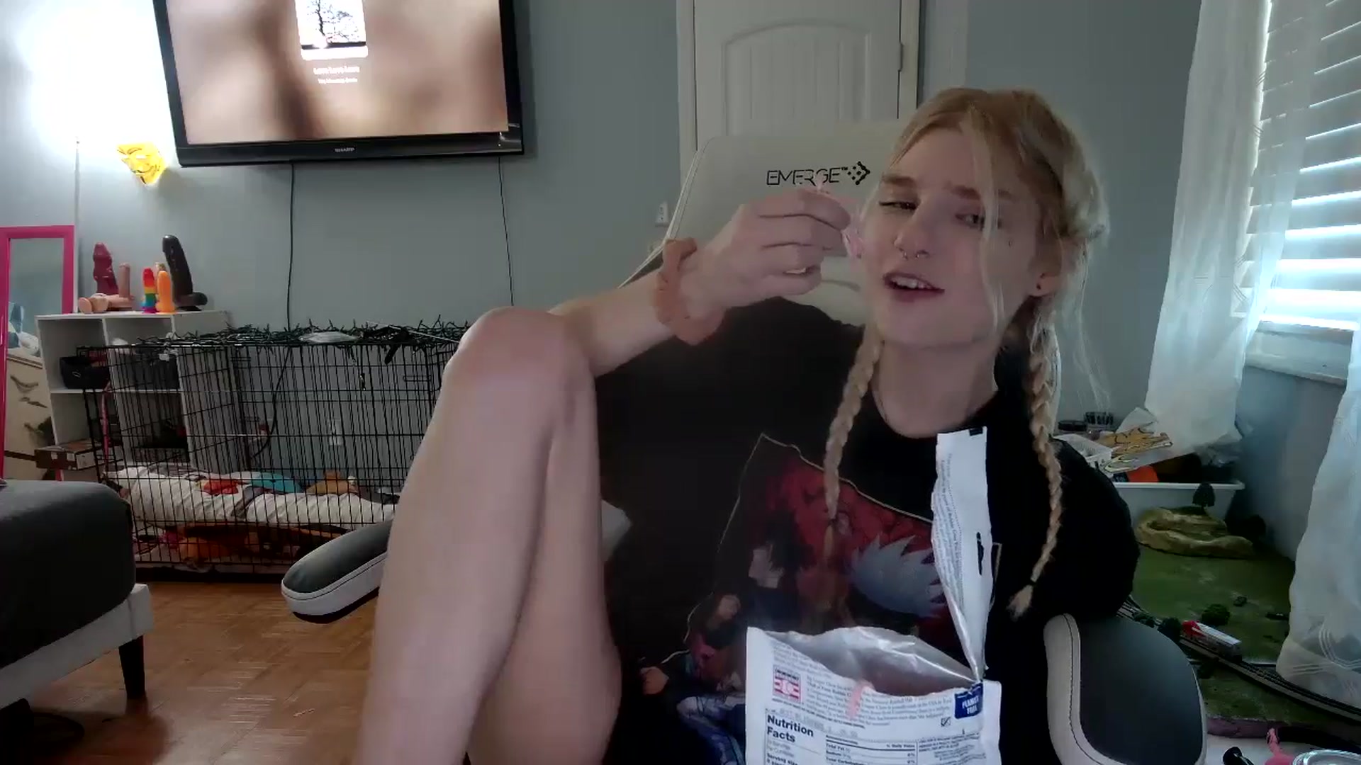 Gallery image thumbnail from DuckChan0's myfreecams stream on, 11/21/2024, 17:13 image 3 of 20