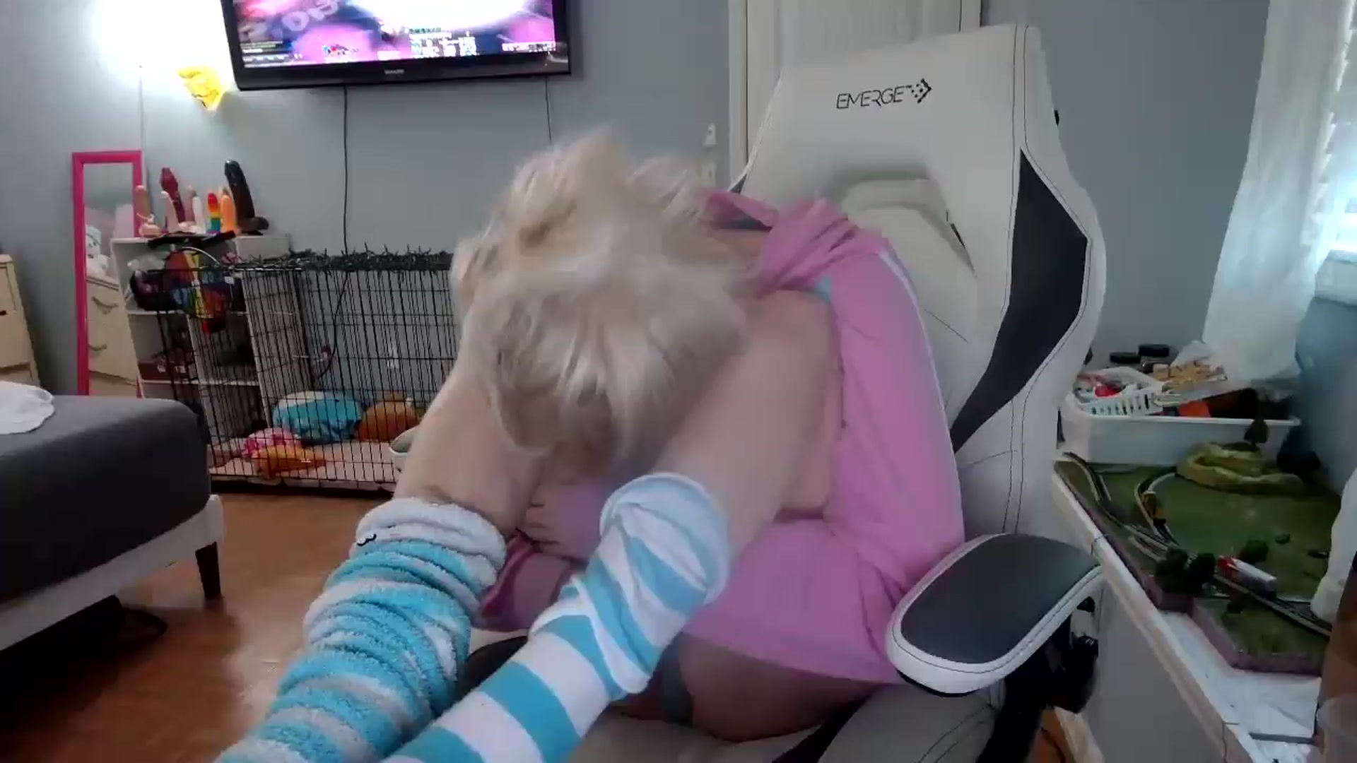 Gallery image thumbnail from DuckChan0's myfreecams stream on, 11/22/2024, 14:43 image 17 of 20