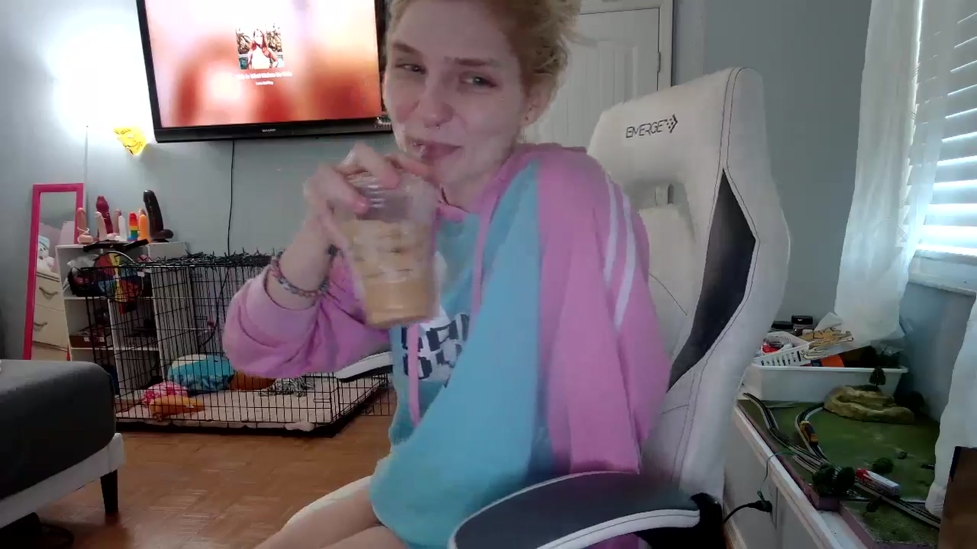 Gallery image thumbnail from DuckChan0's myfreecams stream on, 11/22/2024, 14:43 image 12 of 20