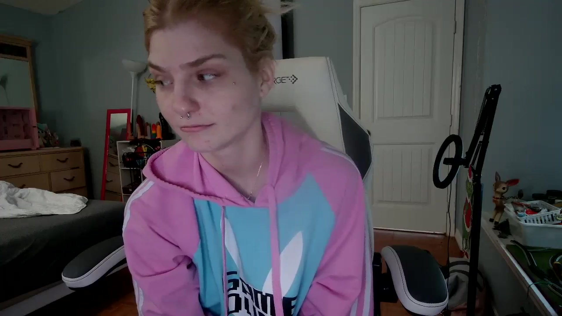 Gallery image thumbnail from DuckChan0's myfreecams stream on, 11/22/2024, 14:43 image 2 of 20