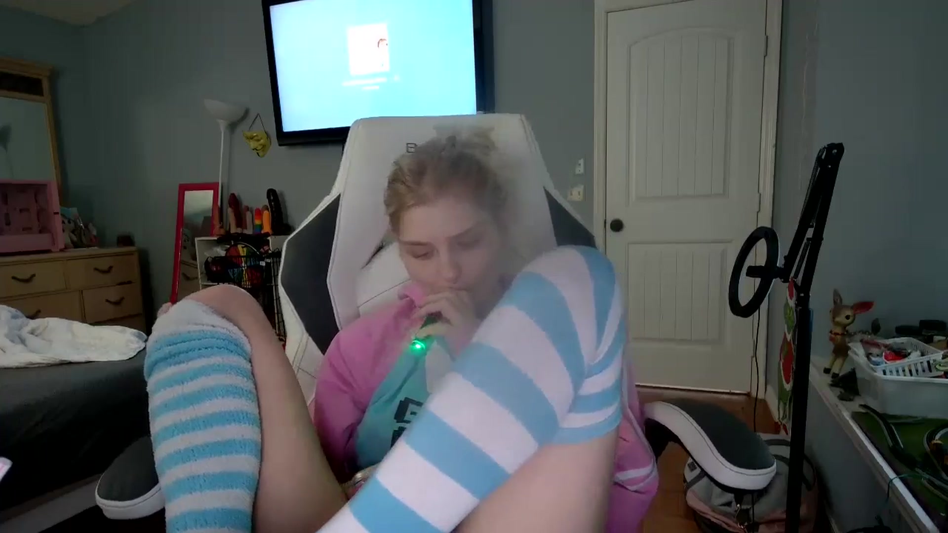 Gallery image thumbnail from DuckChan0's myfreecams stream on, 11/22/2024, 14:43 image 5 of 20