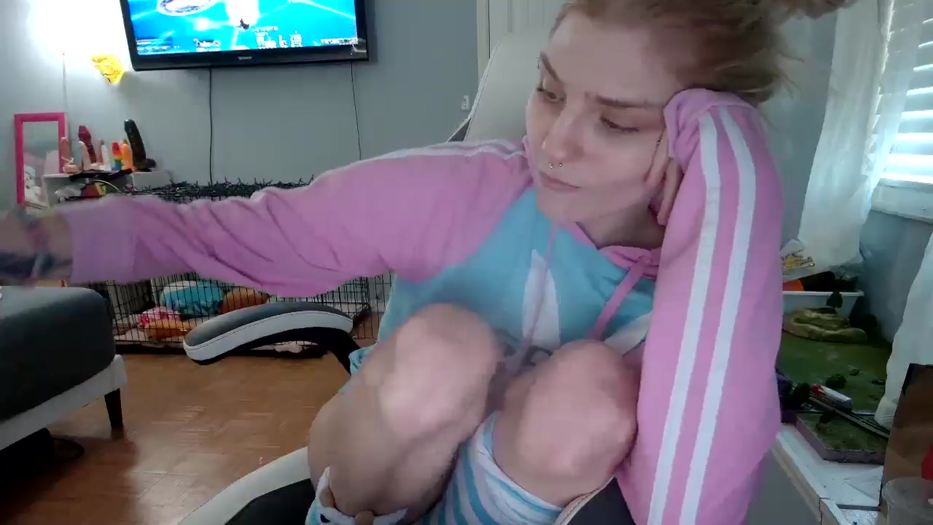 Gallery image thumbnail from DuckChan0's myfreecams stream on, 11/22/2024, 14:43 image 16 of 20
