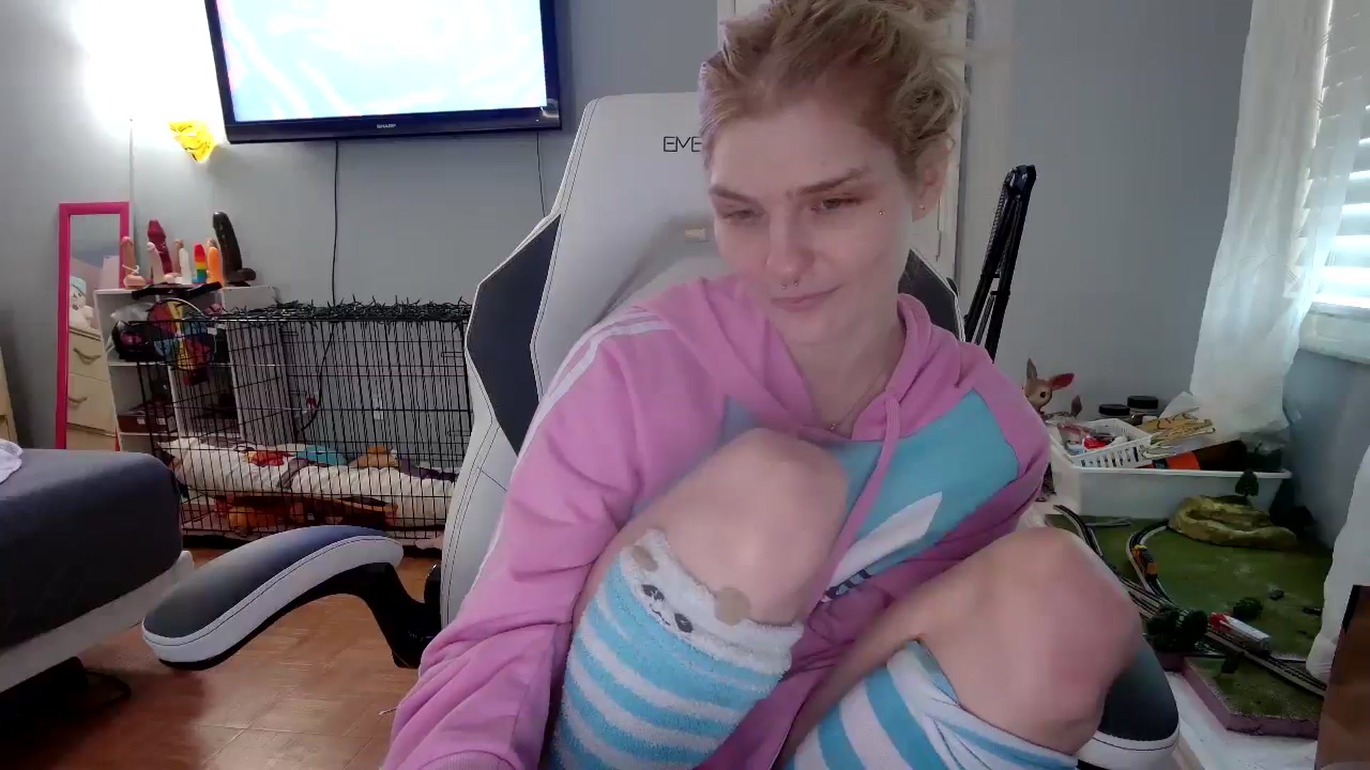 Gallery image thumbnail from DuckChan0's myfreecams stream on, 11/22/2024, 14:43 image 10 of 20