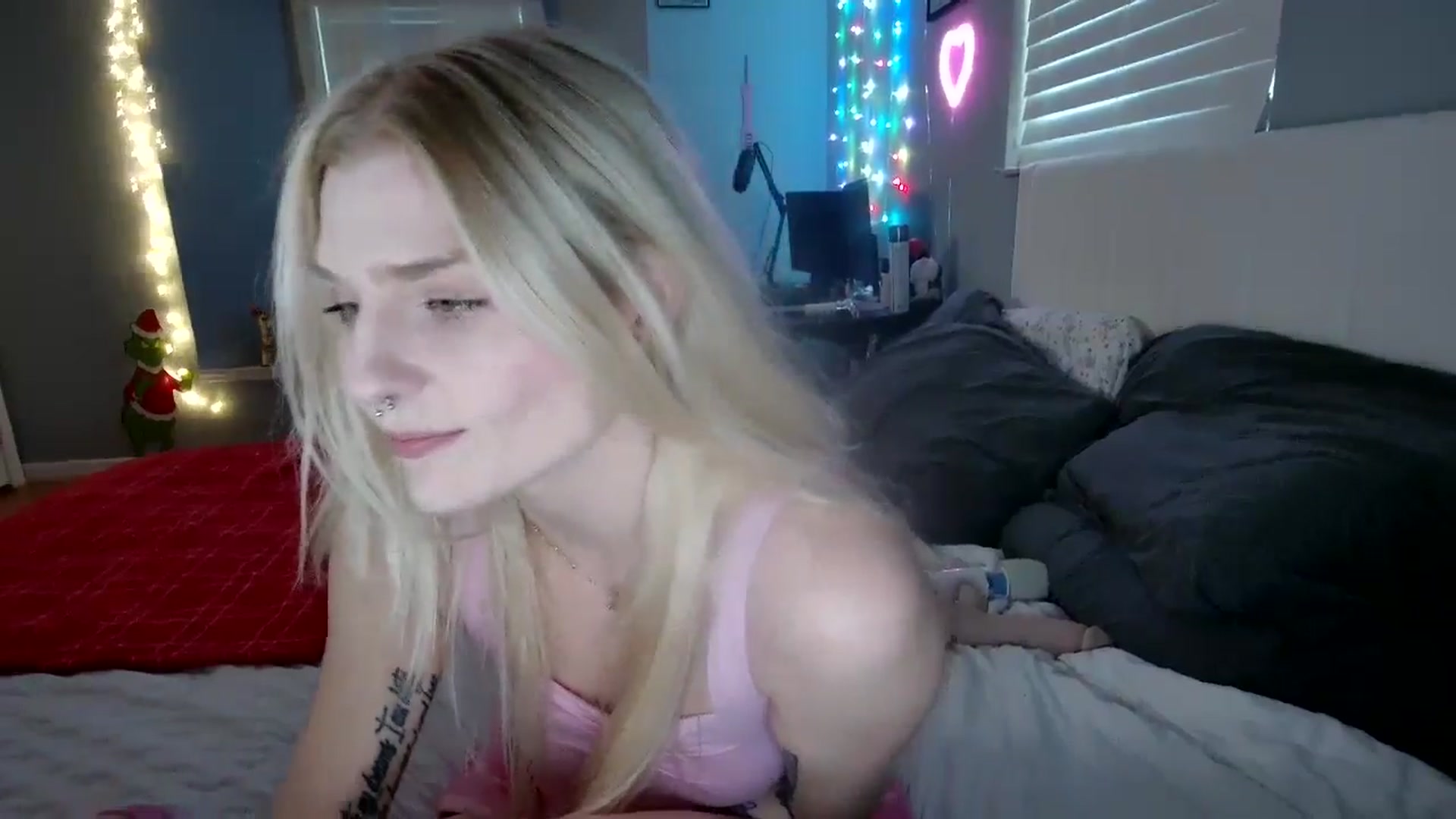Gallery image thumbnail from DuckChan0's myfreecams stream on, 11/24/2024, 22:42 image 4 of 20