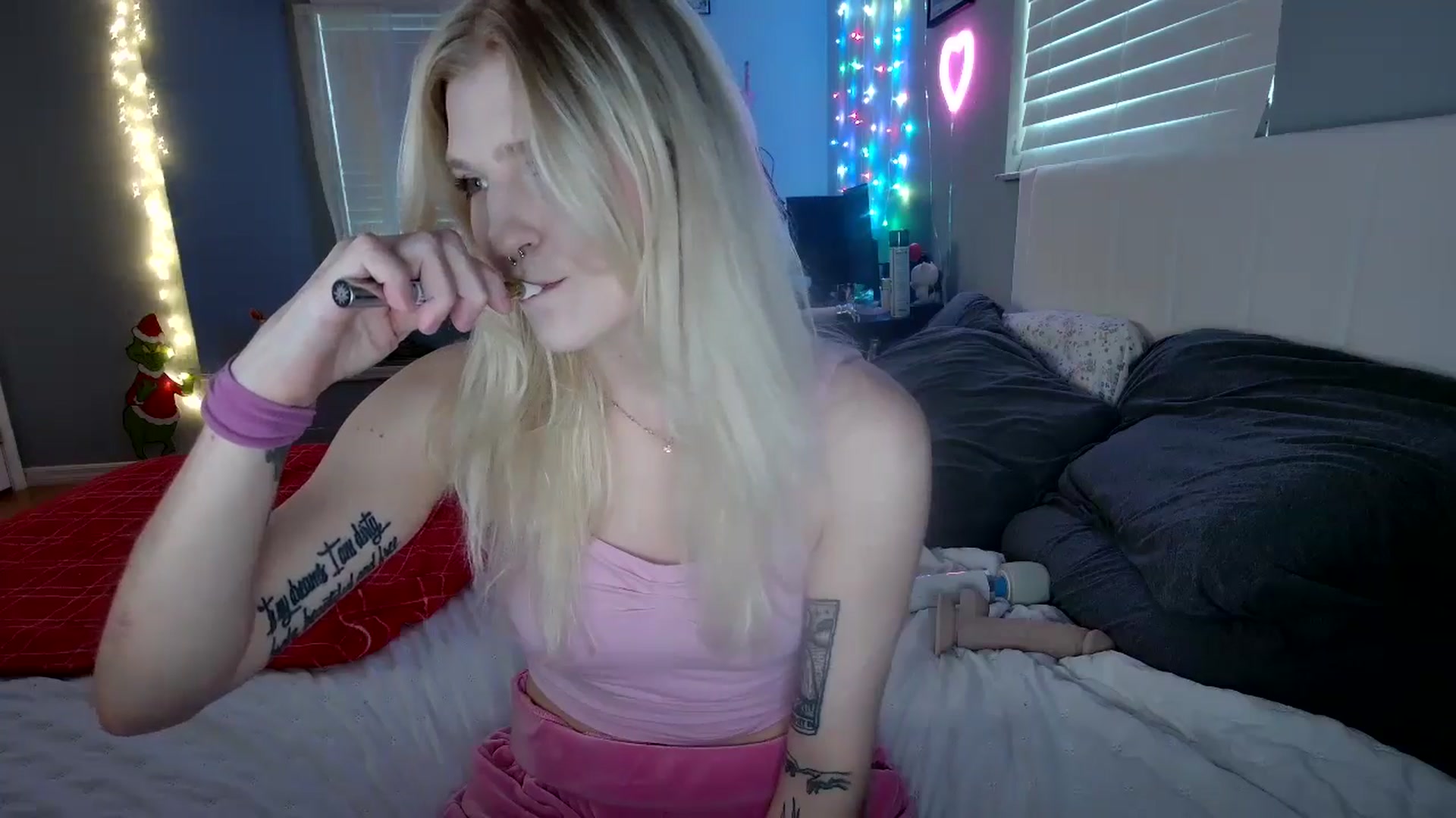 Gallery image thumbnail from DuckChan0's myfreecams stream on, 11/24/2024, 22:42 image 3 of 20